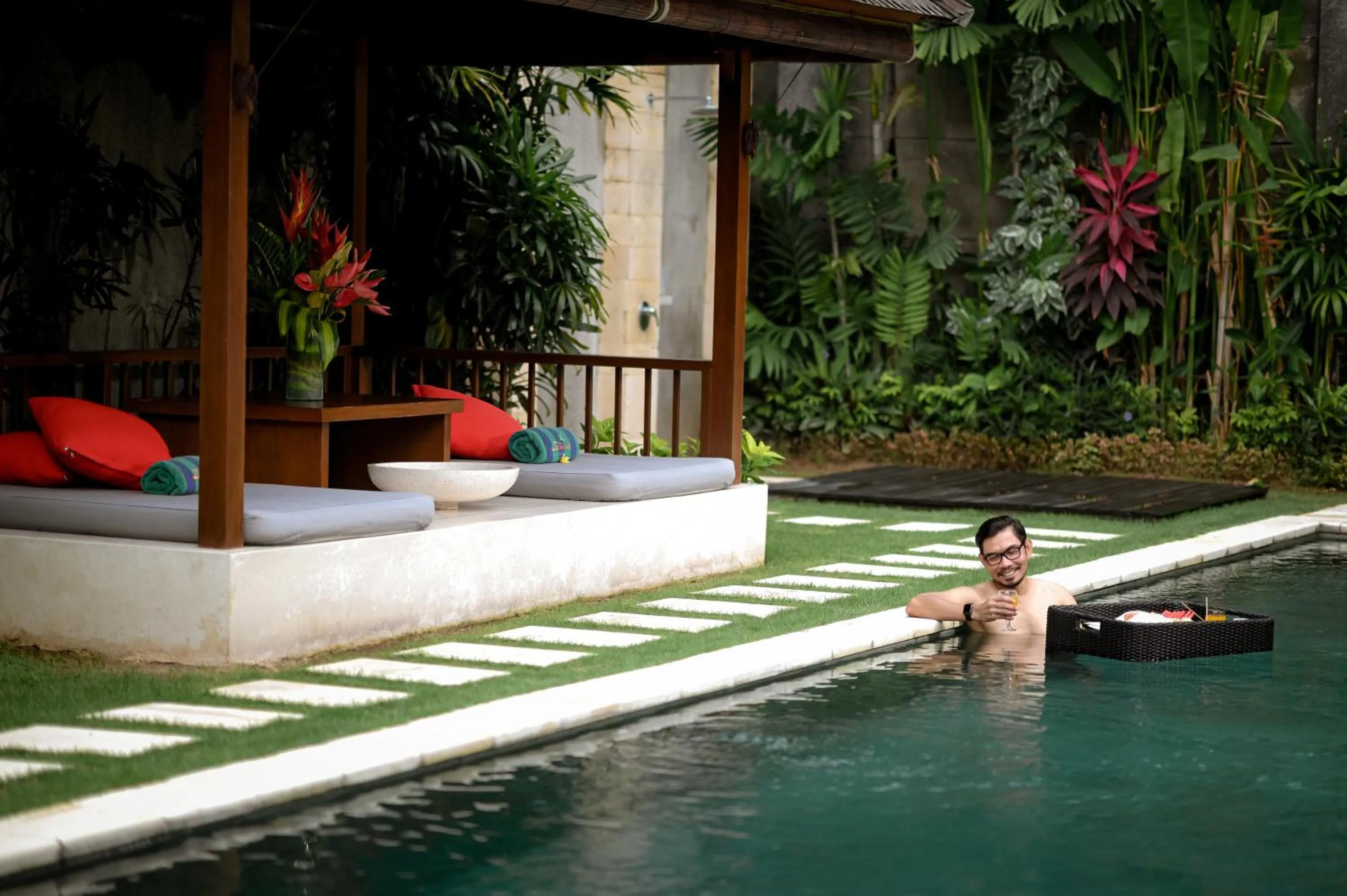 Pool view in Villa Zanissa