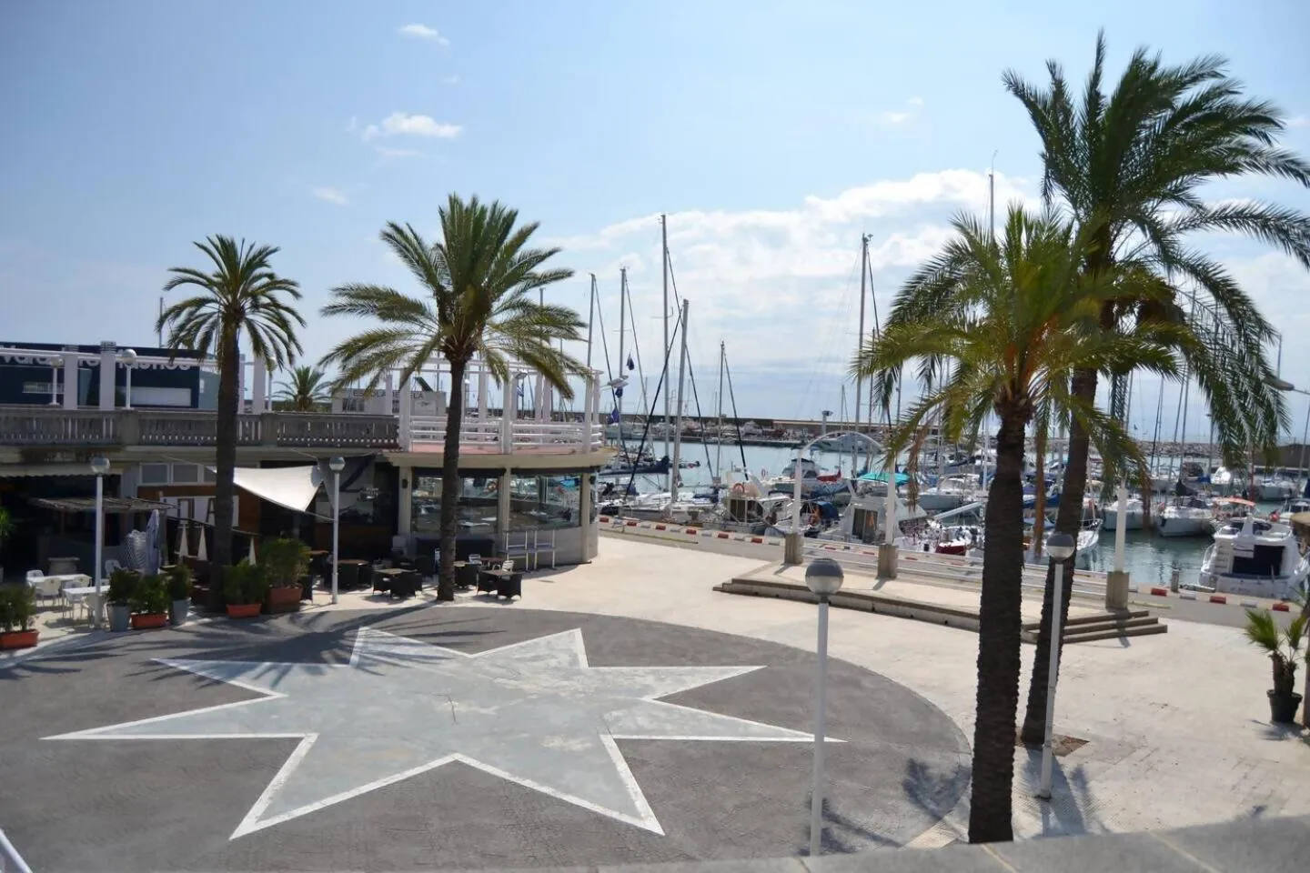 Restaurant/places to eat in Terrassa de Mar Apartment