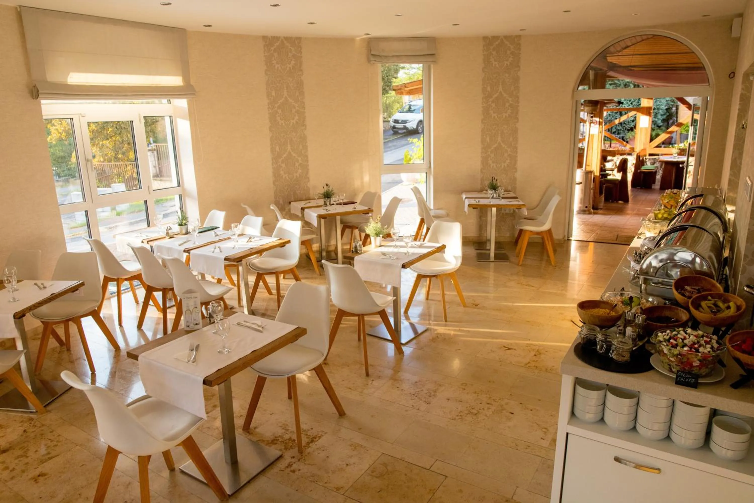 Restaurant/places to eat in Bástya Konferencia és Wellness Hotel