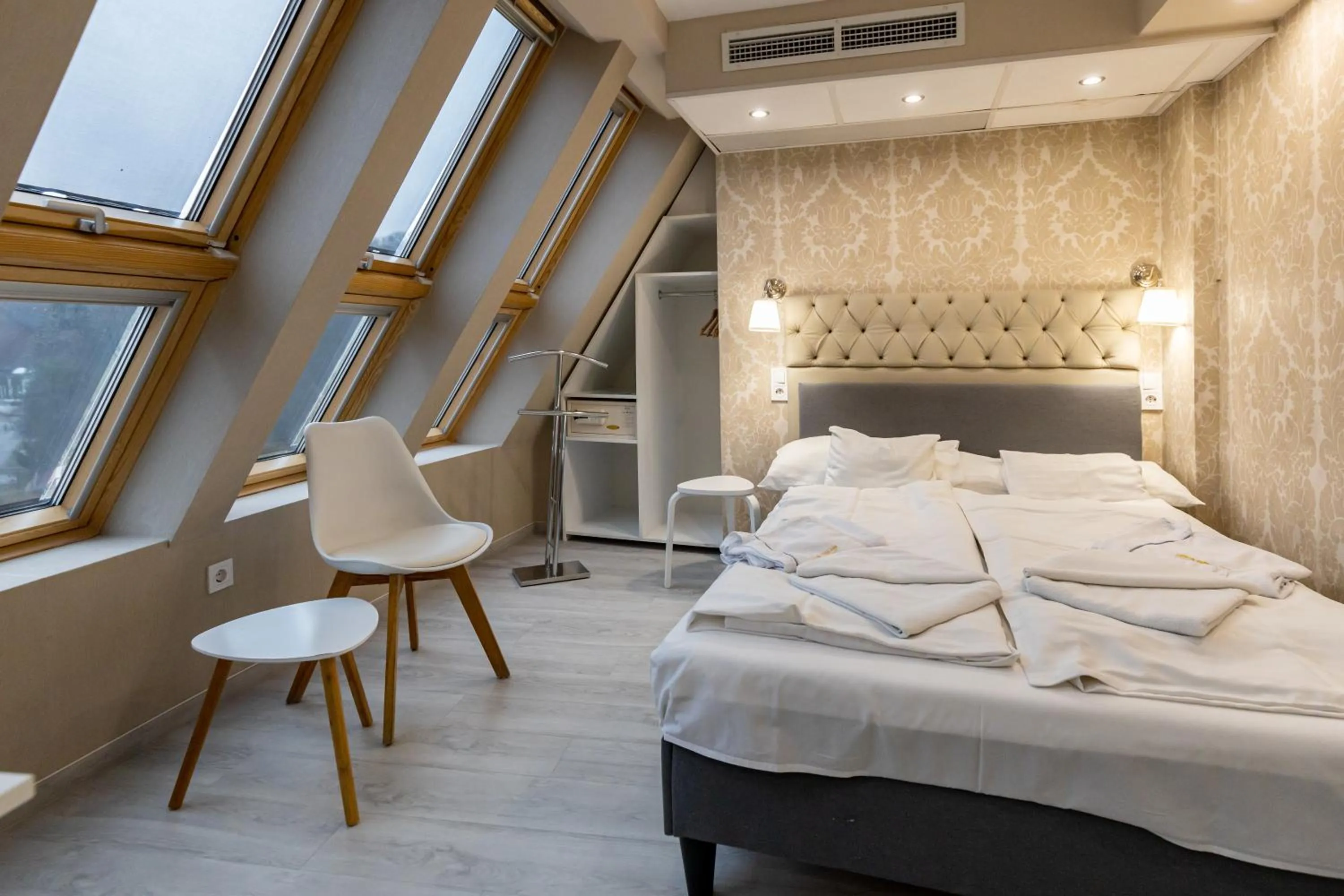 Bedroom, Bed in Bástya Konferencia és Wellness Hotel