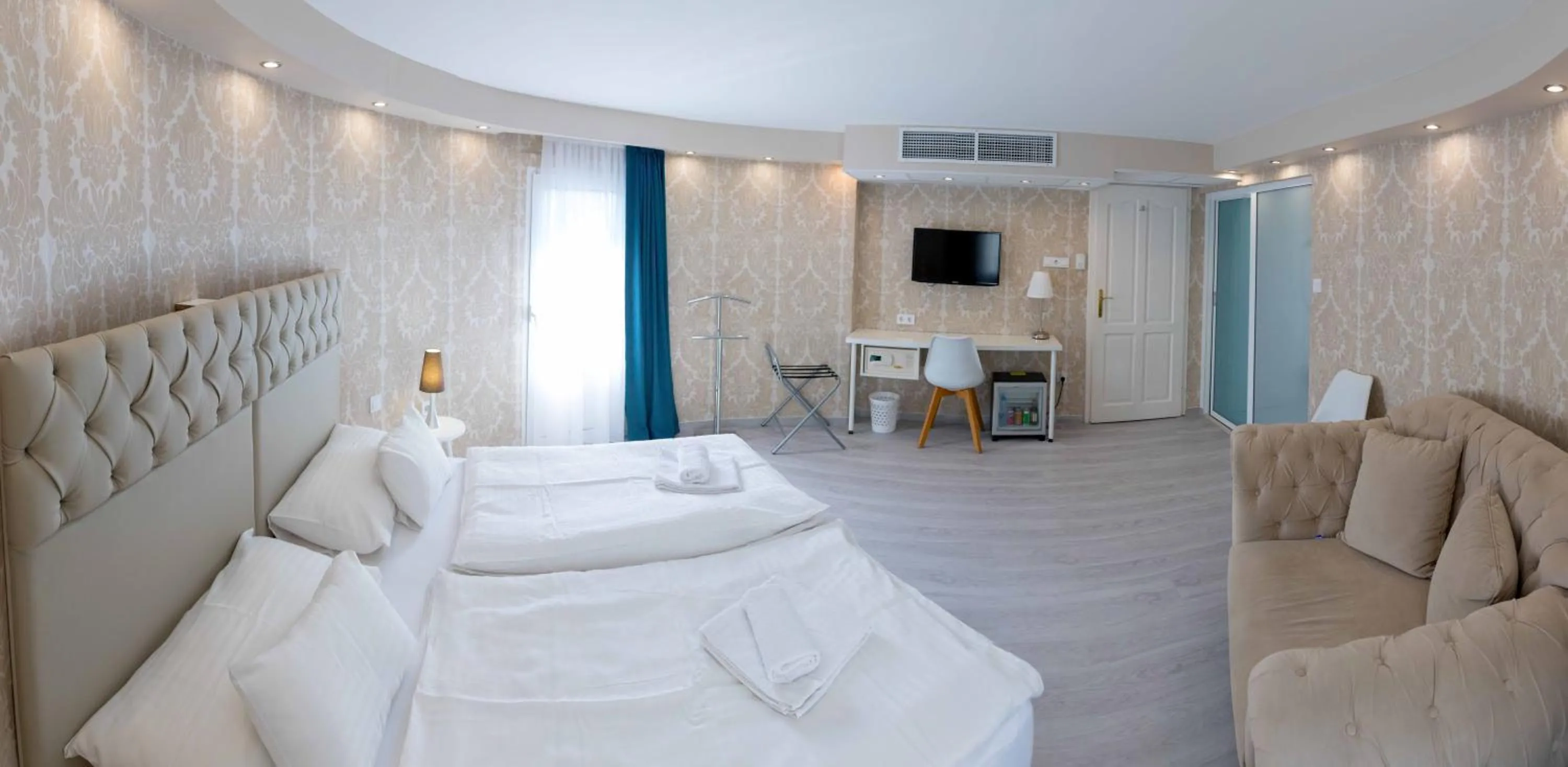 Photo of the whole room, Bed in Bástya Konferencia és Wellness Hotel