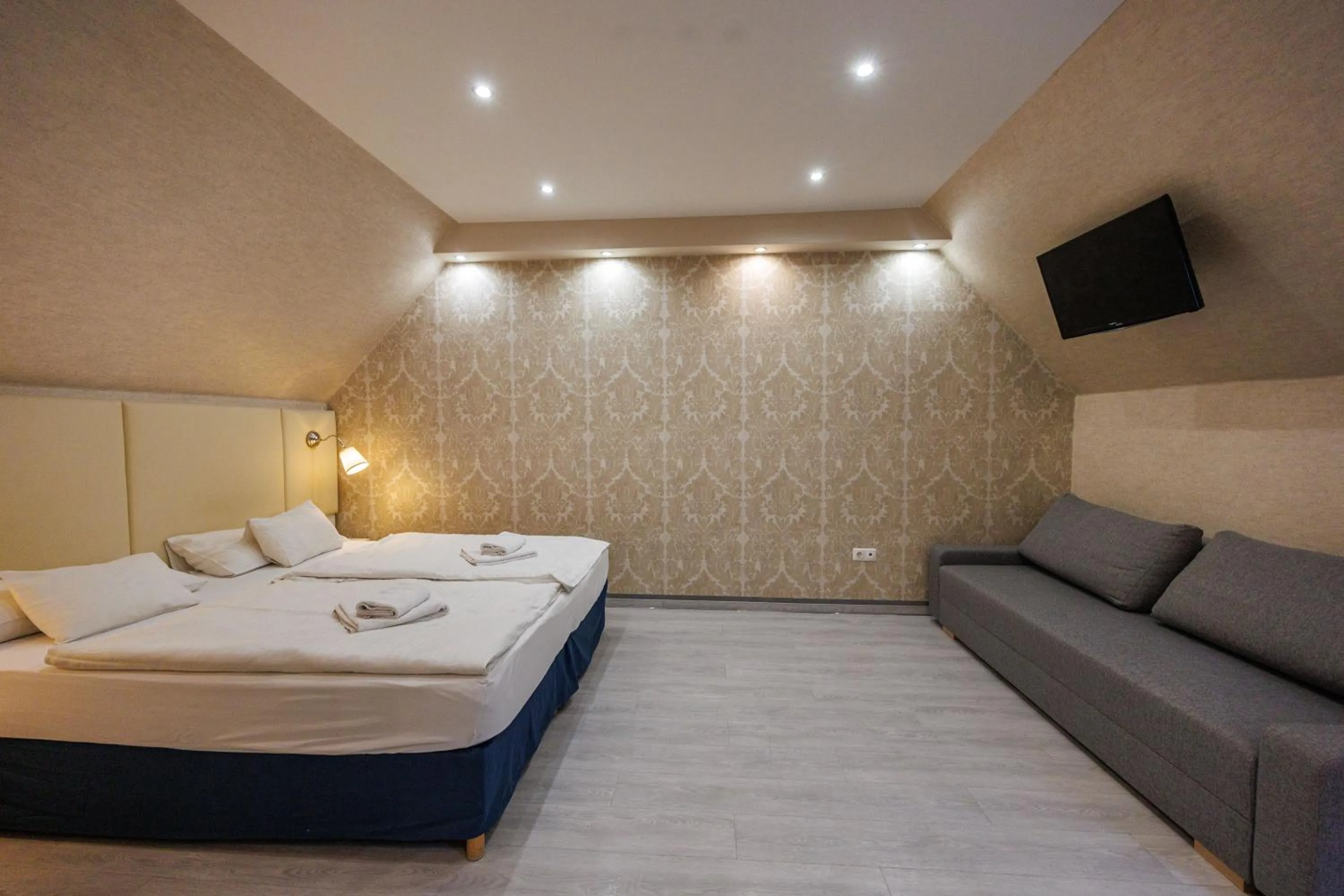 Bedroom, Bed in Bástya Konferencia és Wellness Hotel