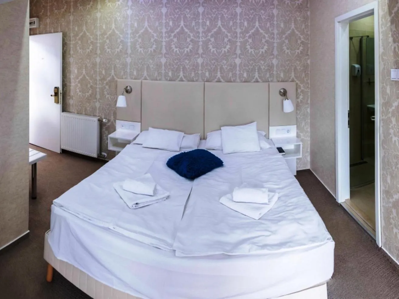 Photo of the whole room, Bed in Bástya Konferencia és Wellness Hotel