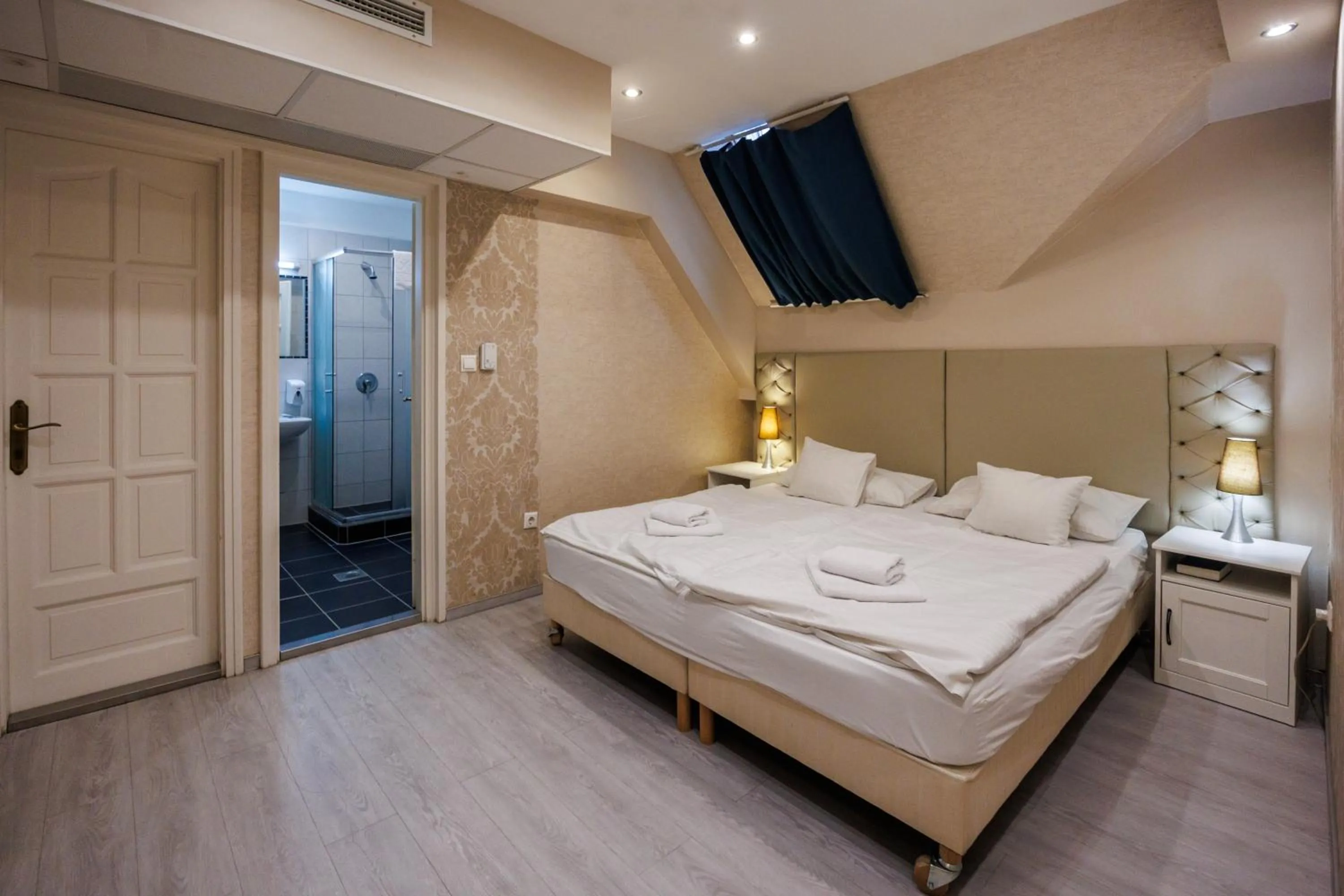 Photo of the whole room, Bed in Bástya Konferencia és Wellness Hotel