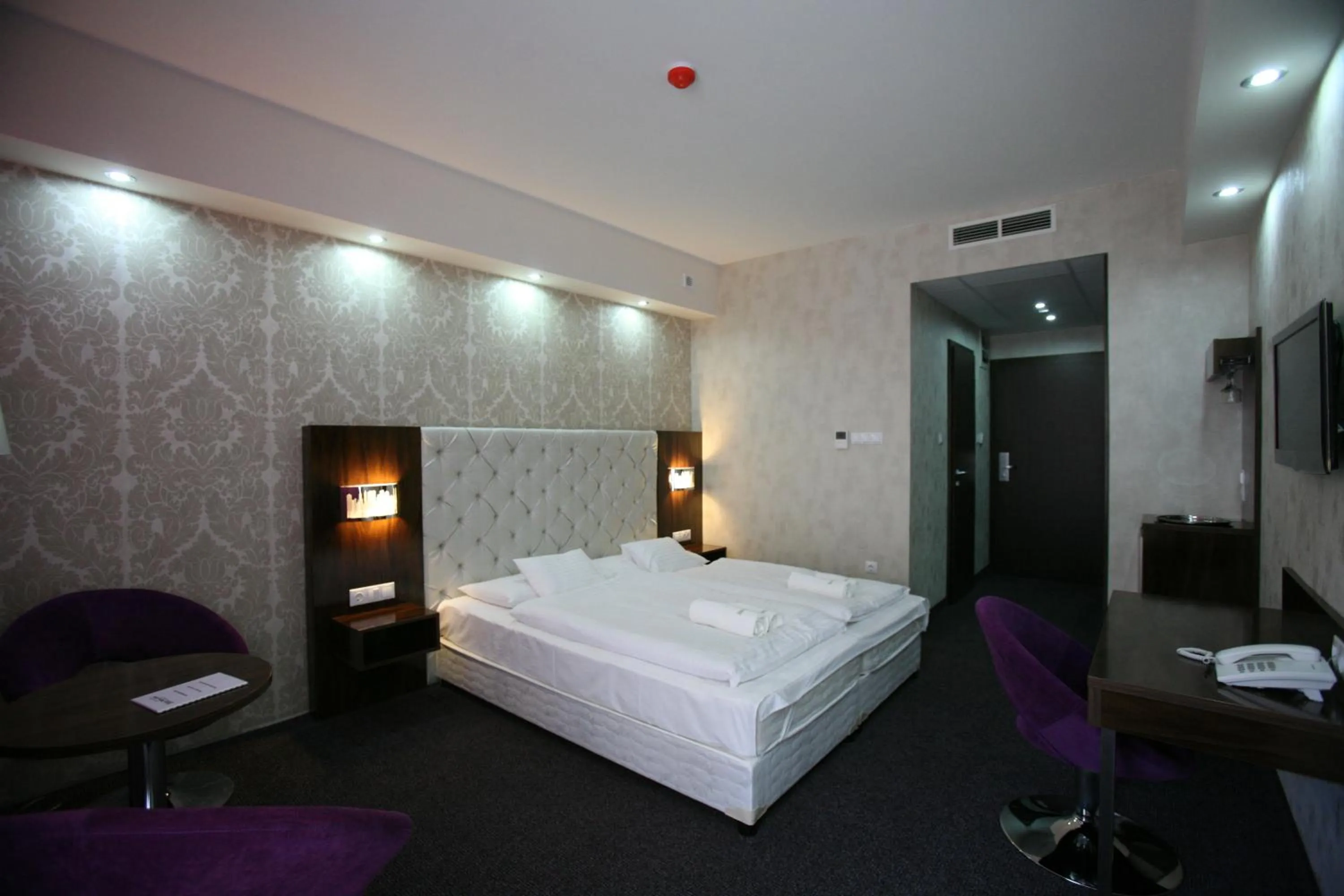 Photo of the whole room, Bed in Bástya Konferencia és Wellness Hotel
