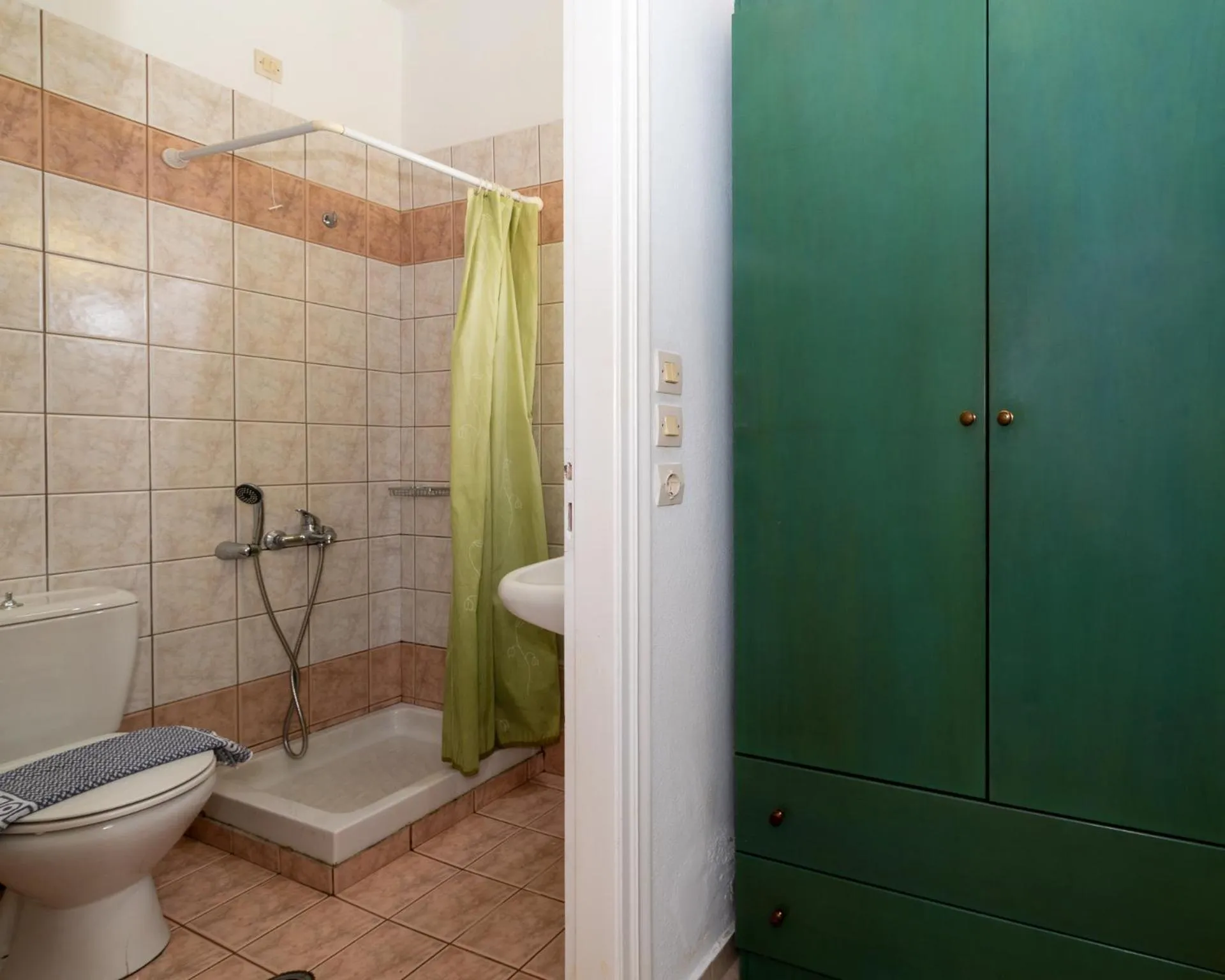 Shower in Elpis Studio Apartments