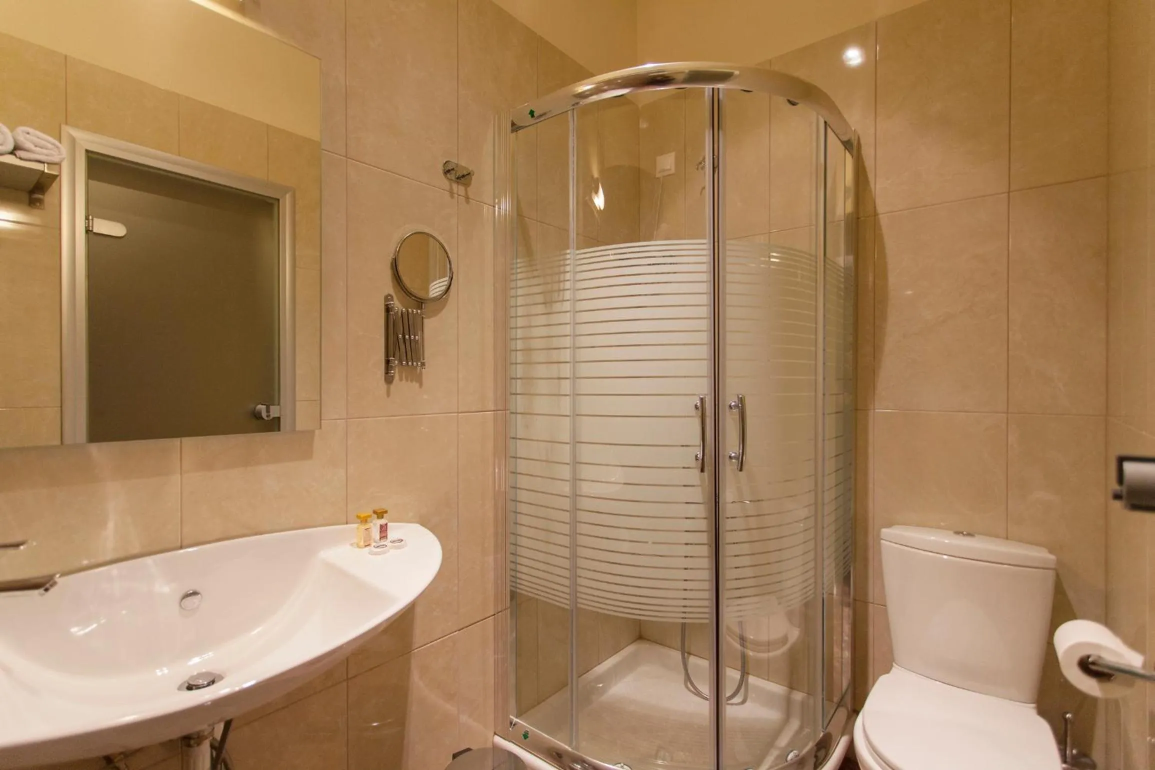 Shower in Hotel Aheron