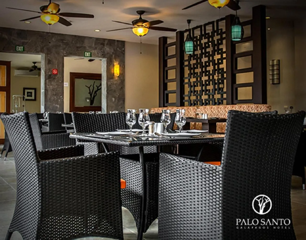 Communal lounge/ TV room in Palo Santo Galápagos Hotel