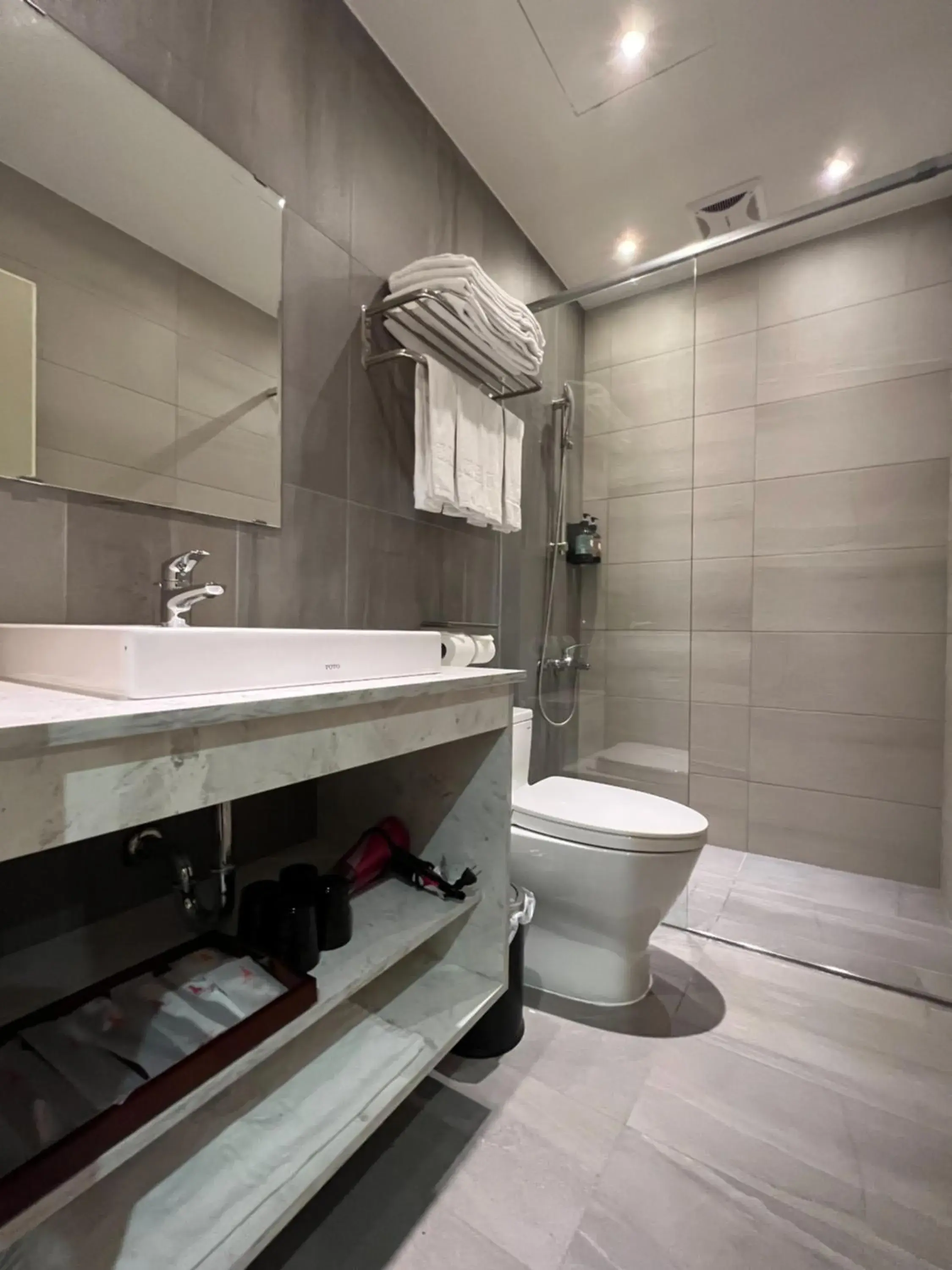 Three-Bedroom Apartment in Saint Hostel Three-Bedroom Apartment in Saint Hostel