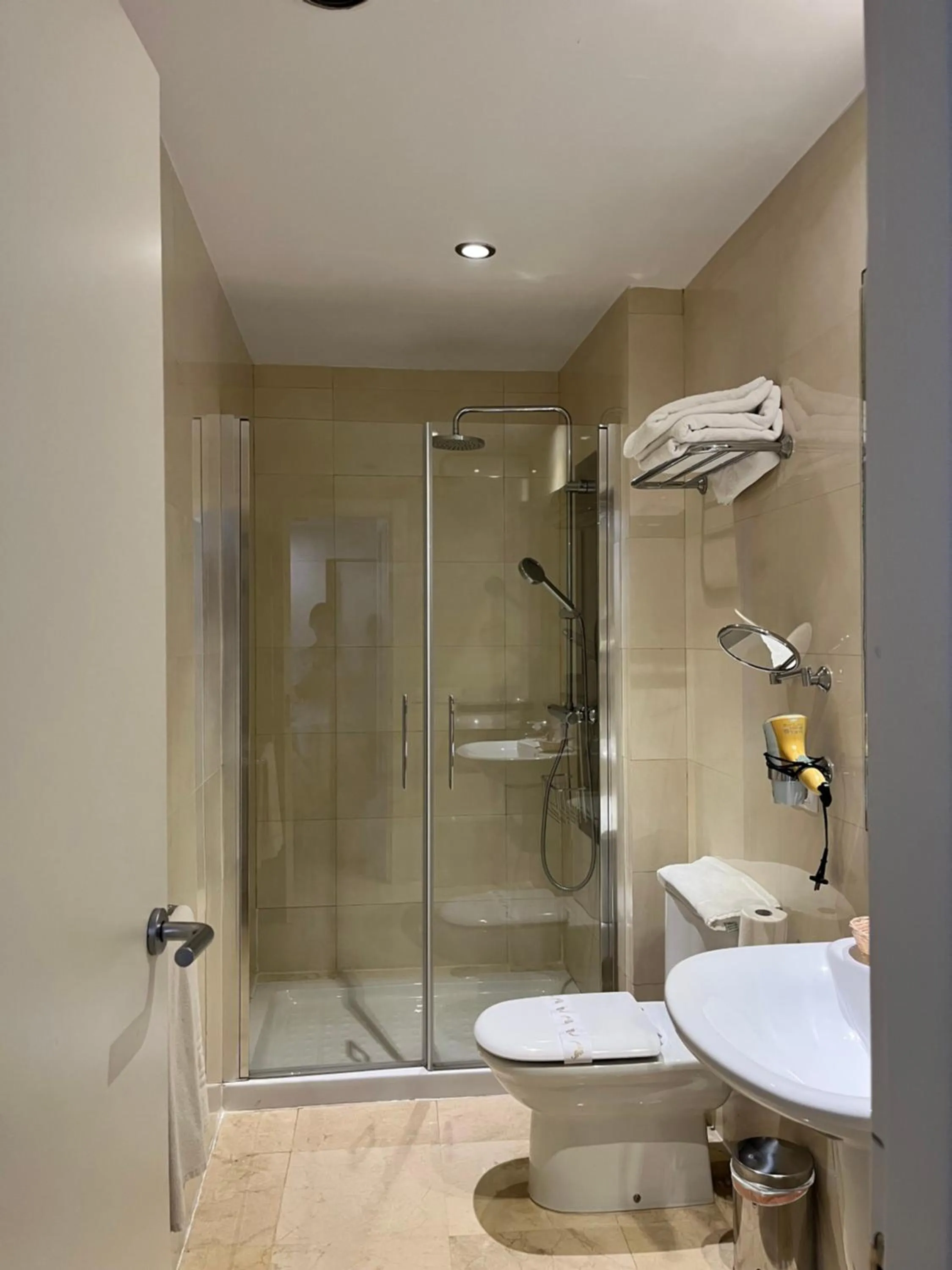 Bathroom in Hostal Al-Andalus