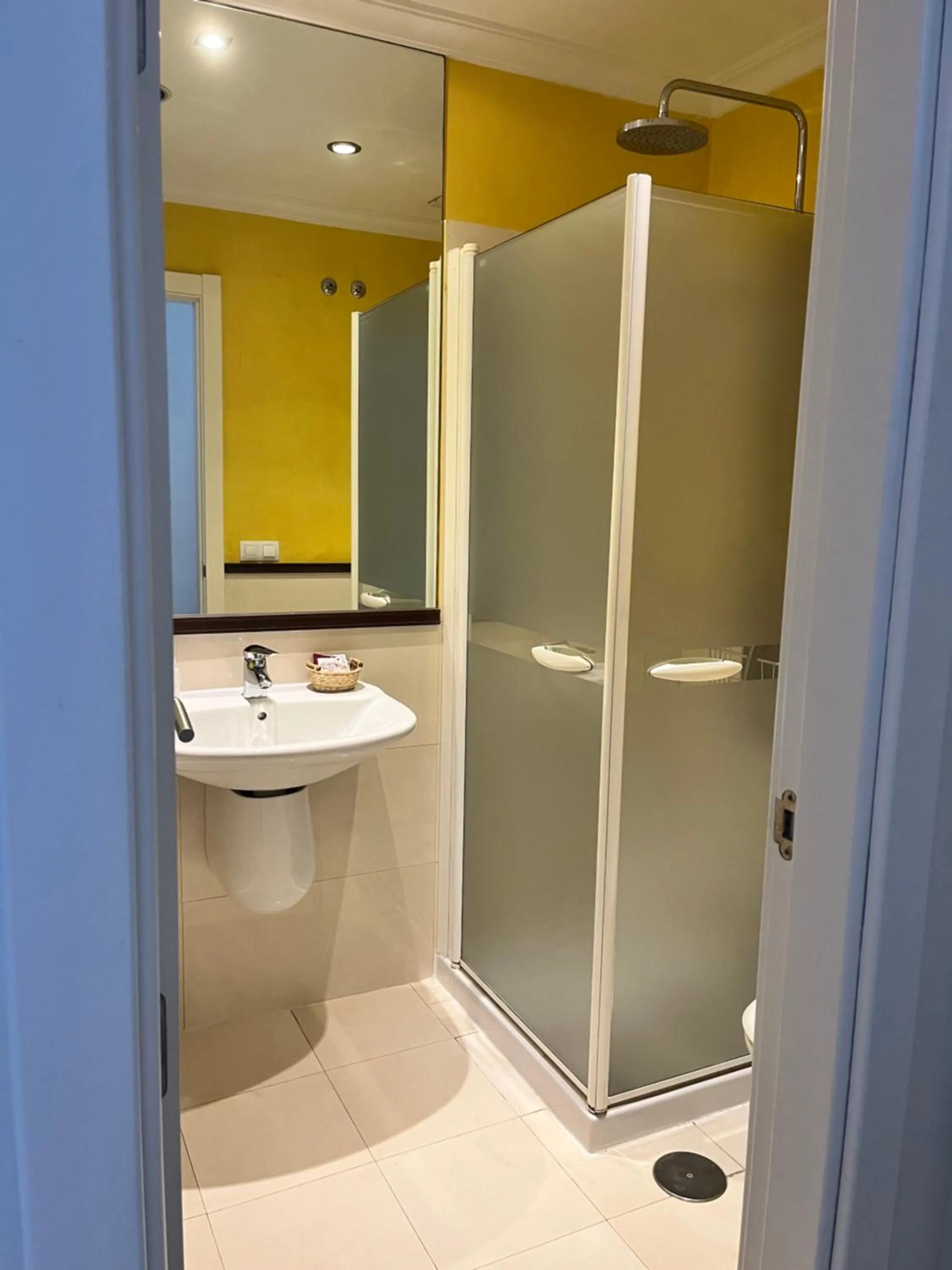 Bathroom in Hostal Al-Andalus