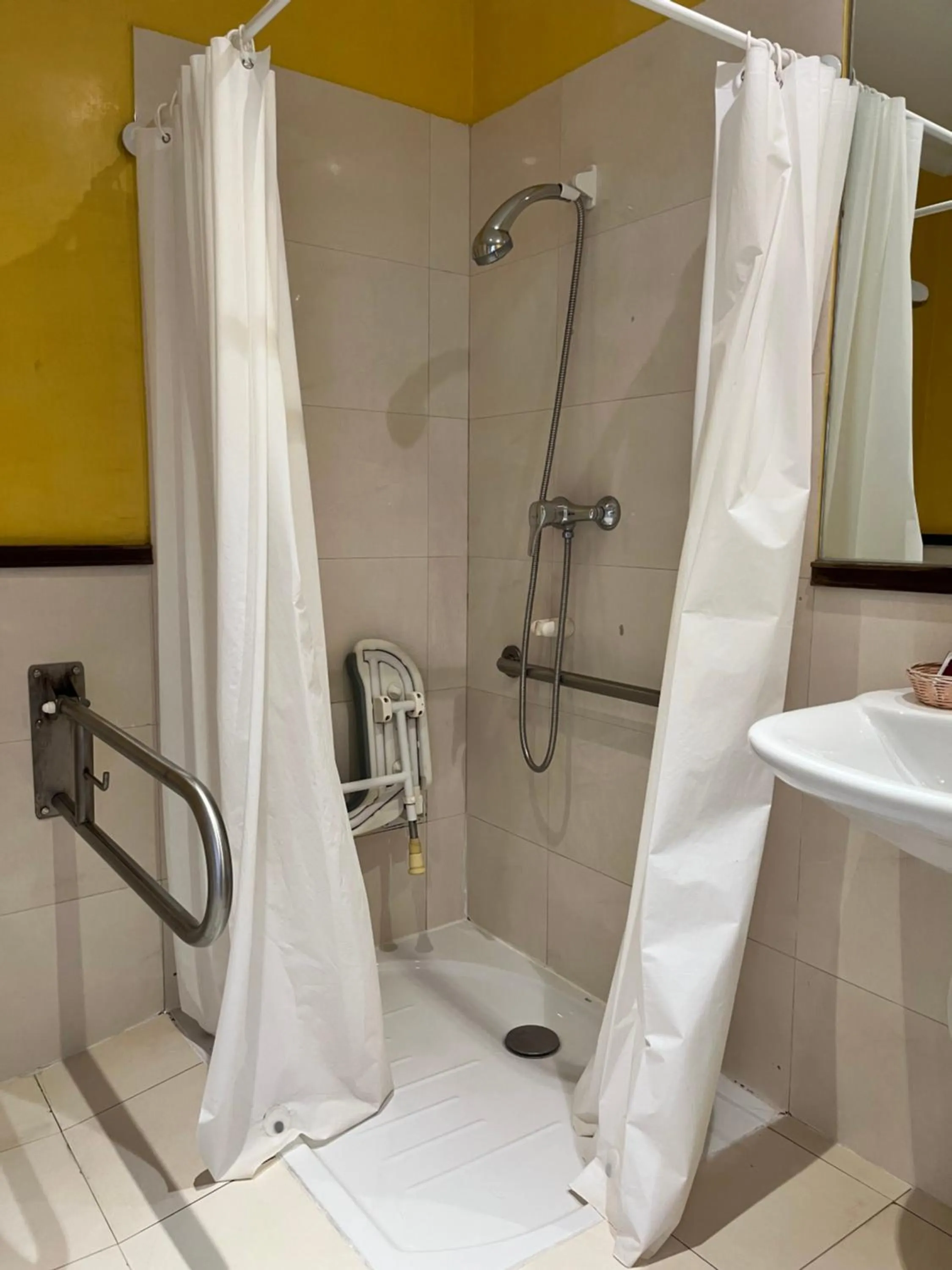 Bathroom in Hostal Al-Andalus