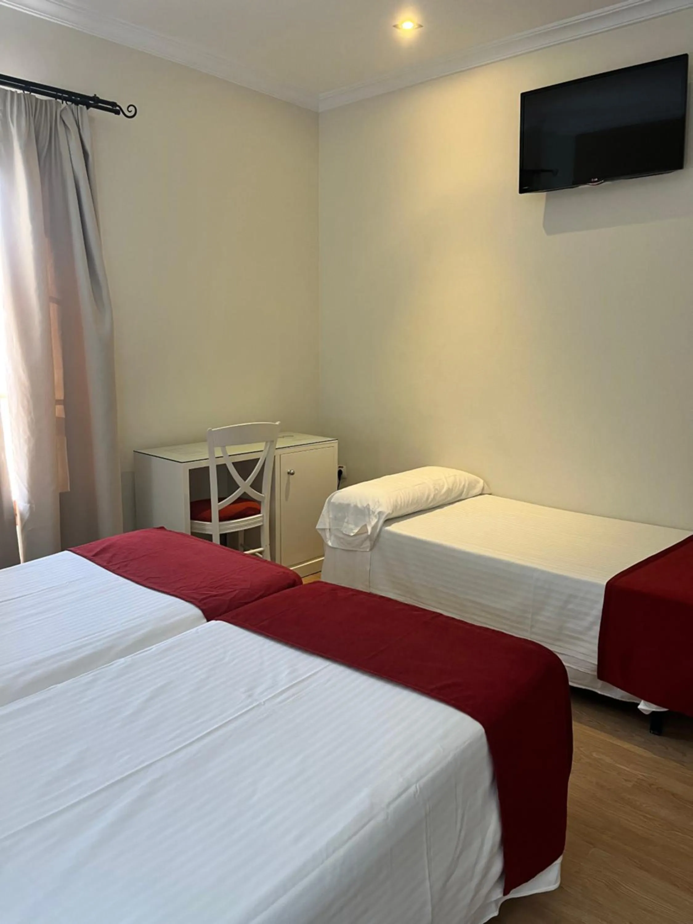 Photo of the whole room, Bed in Hostal Al-Andalus