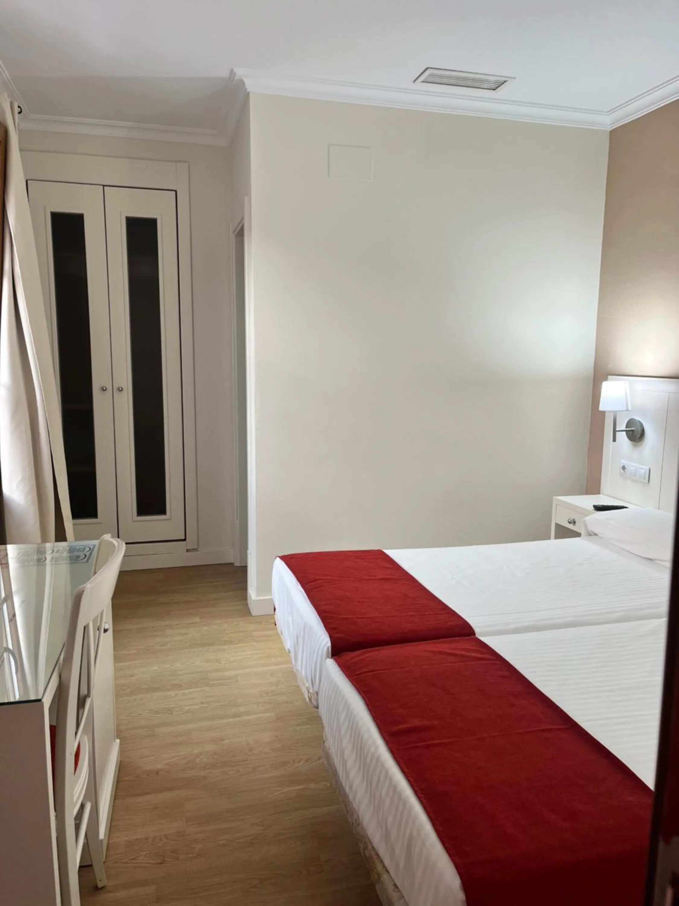 Photo of the whole room, Bed in Hostal Al-Andalus