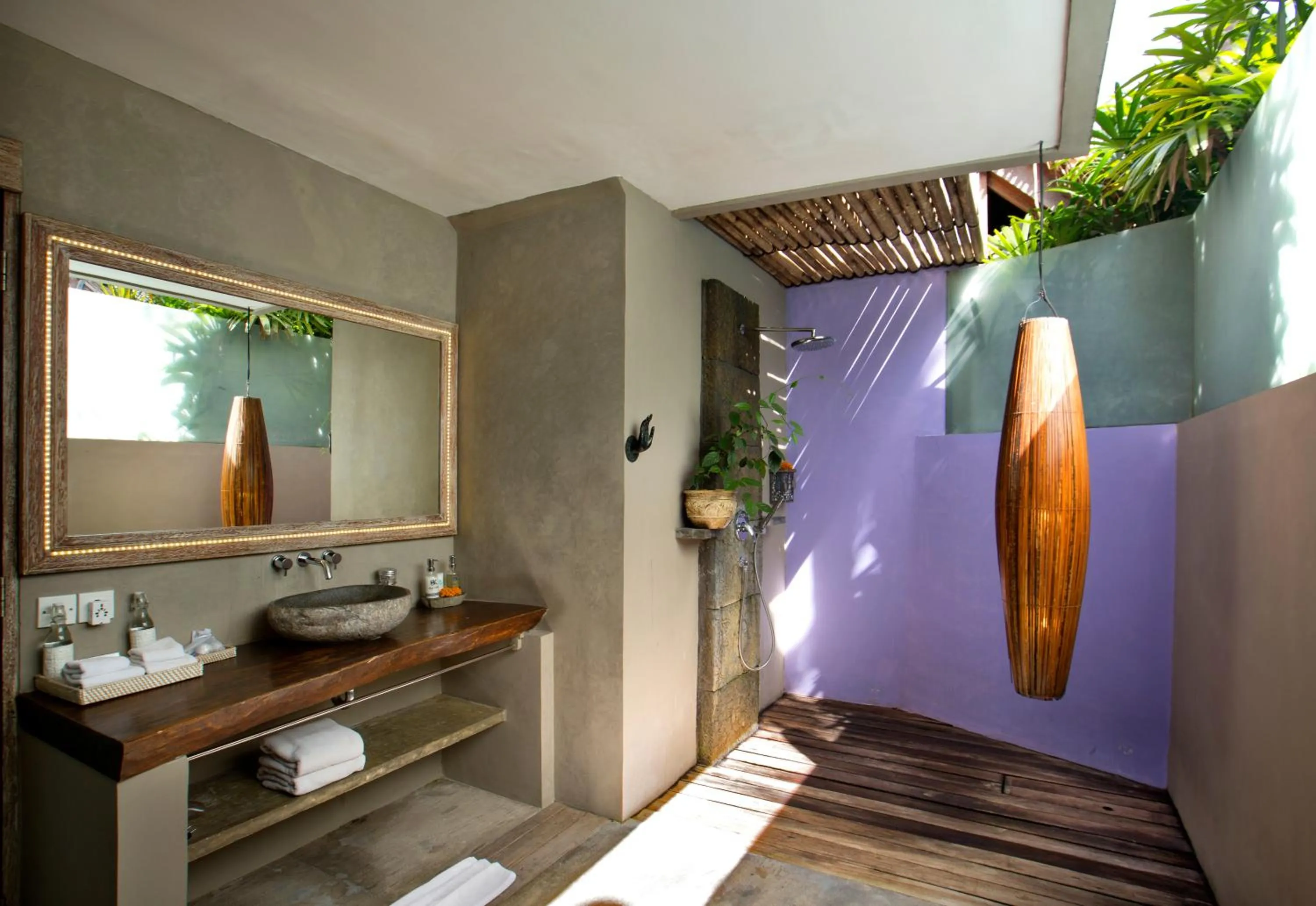 Shower in Blue Karma Dijiwa Seminyak