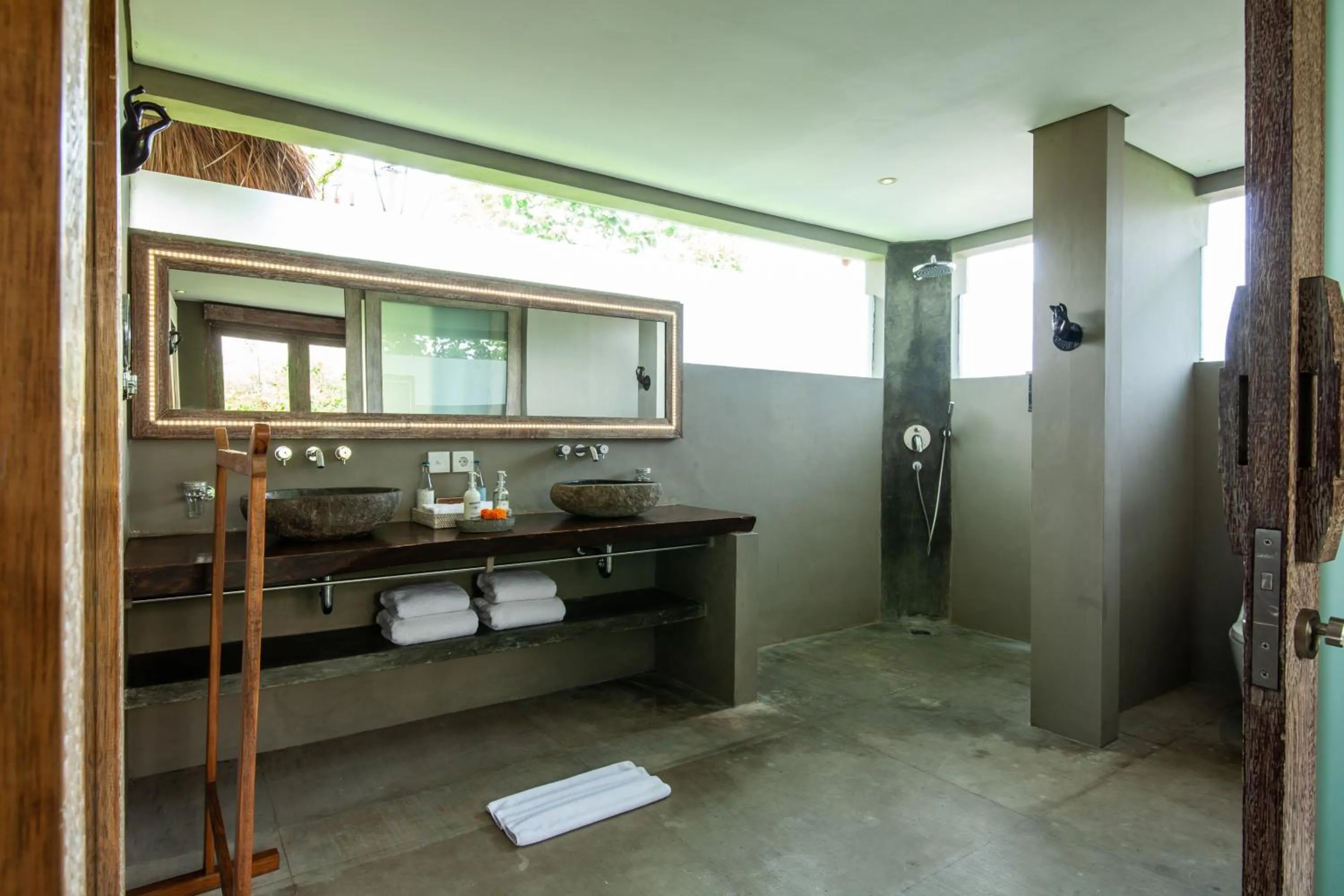 Shower in Blue Karma Dijiwa Seminyak