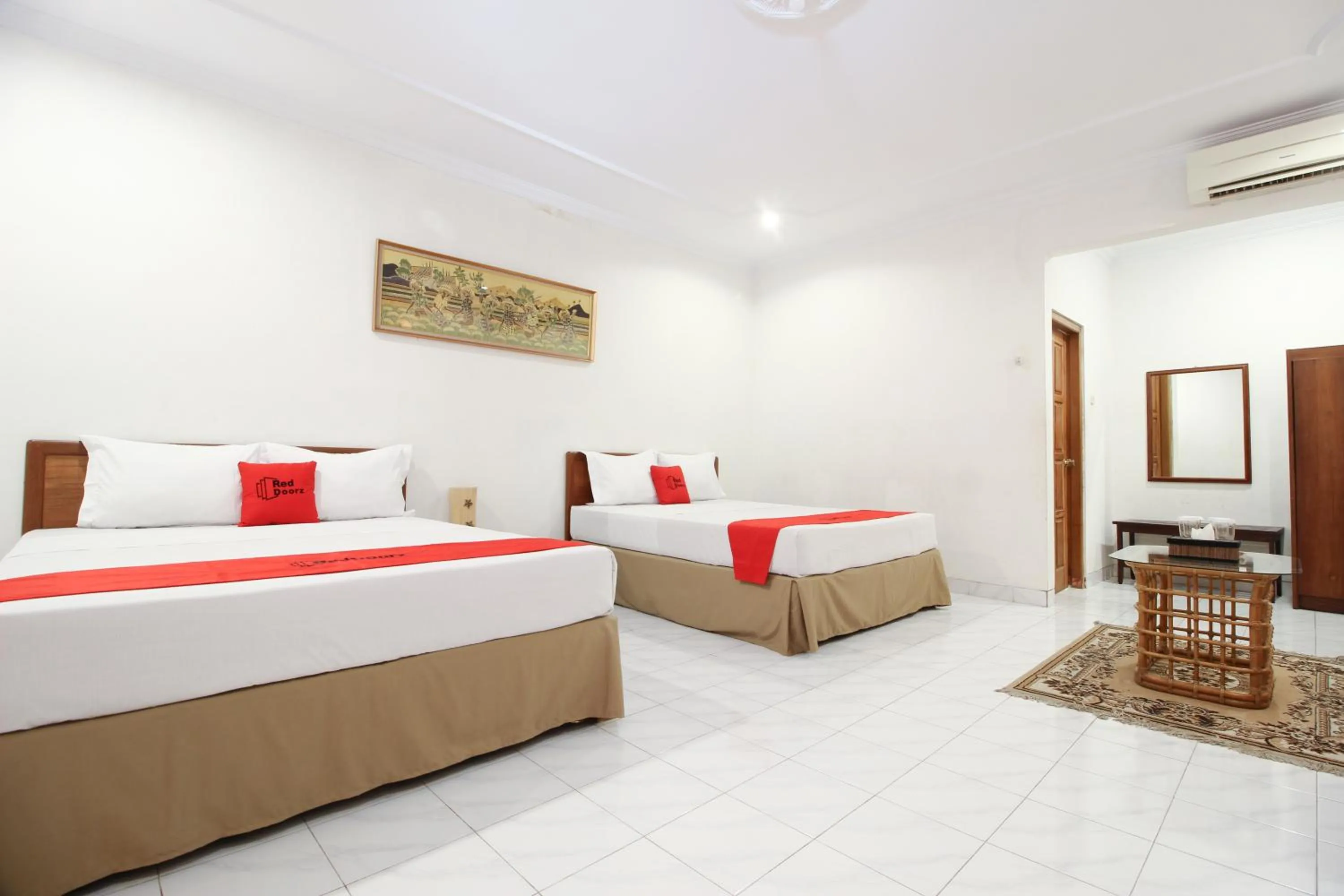 Bedroom, Bed in RedDoorz Plus near Alun Alun Selatan 2