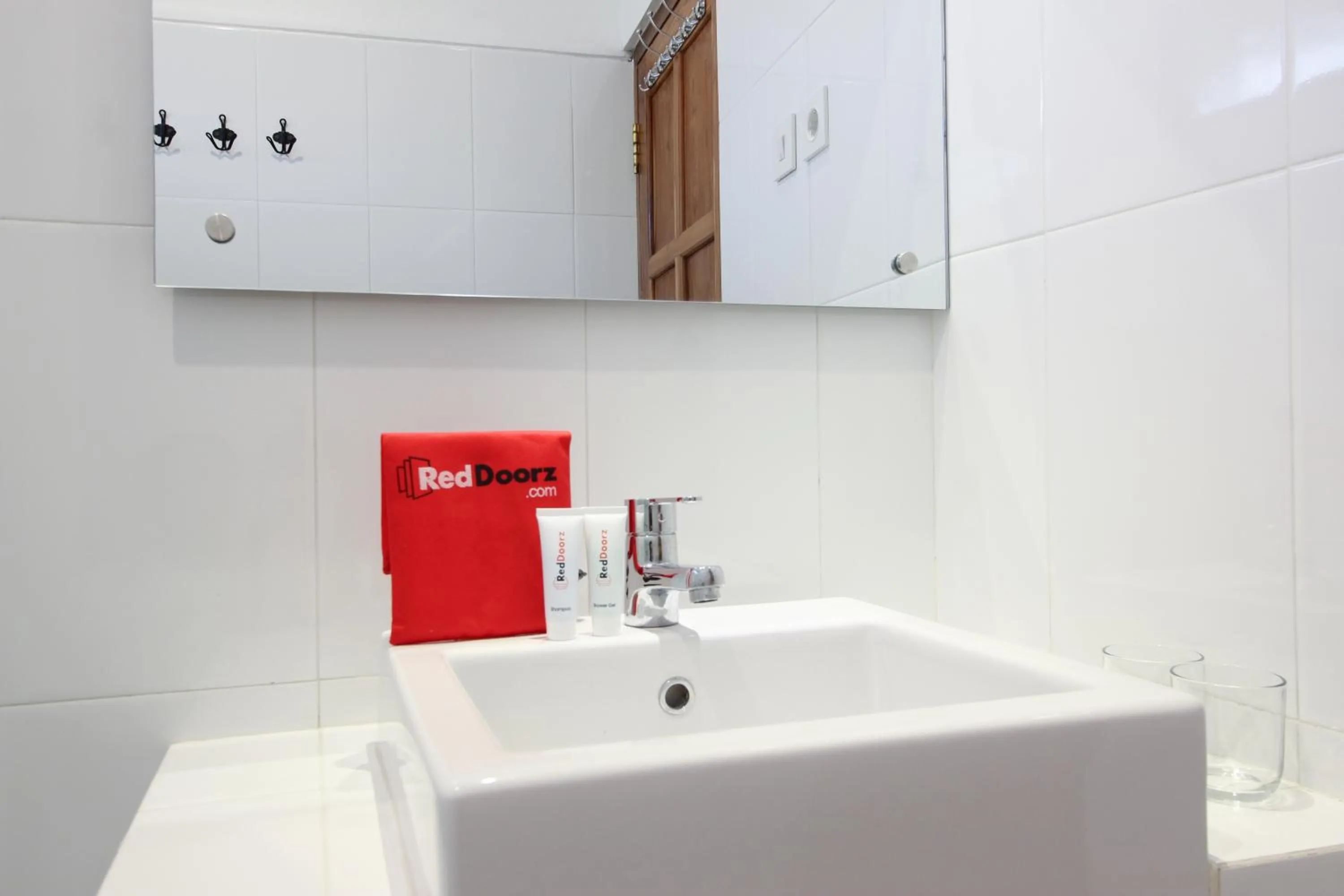 Bathroom in RedDoorz Plus near Alun Alun Selatan 2
