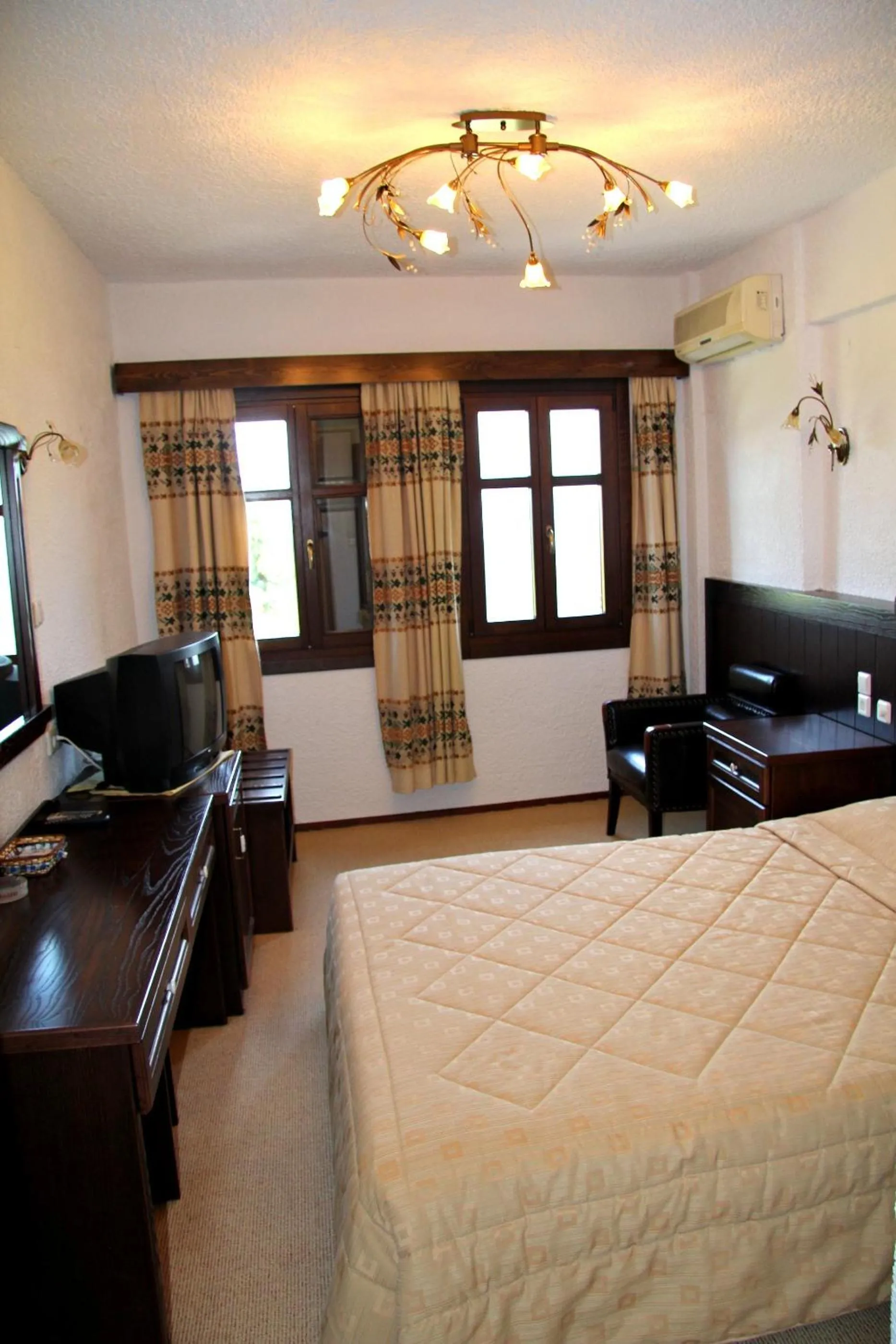 Bed in Hotel Taxiarches