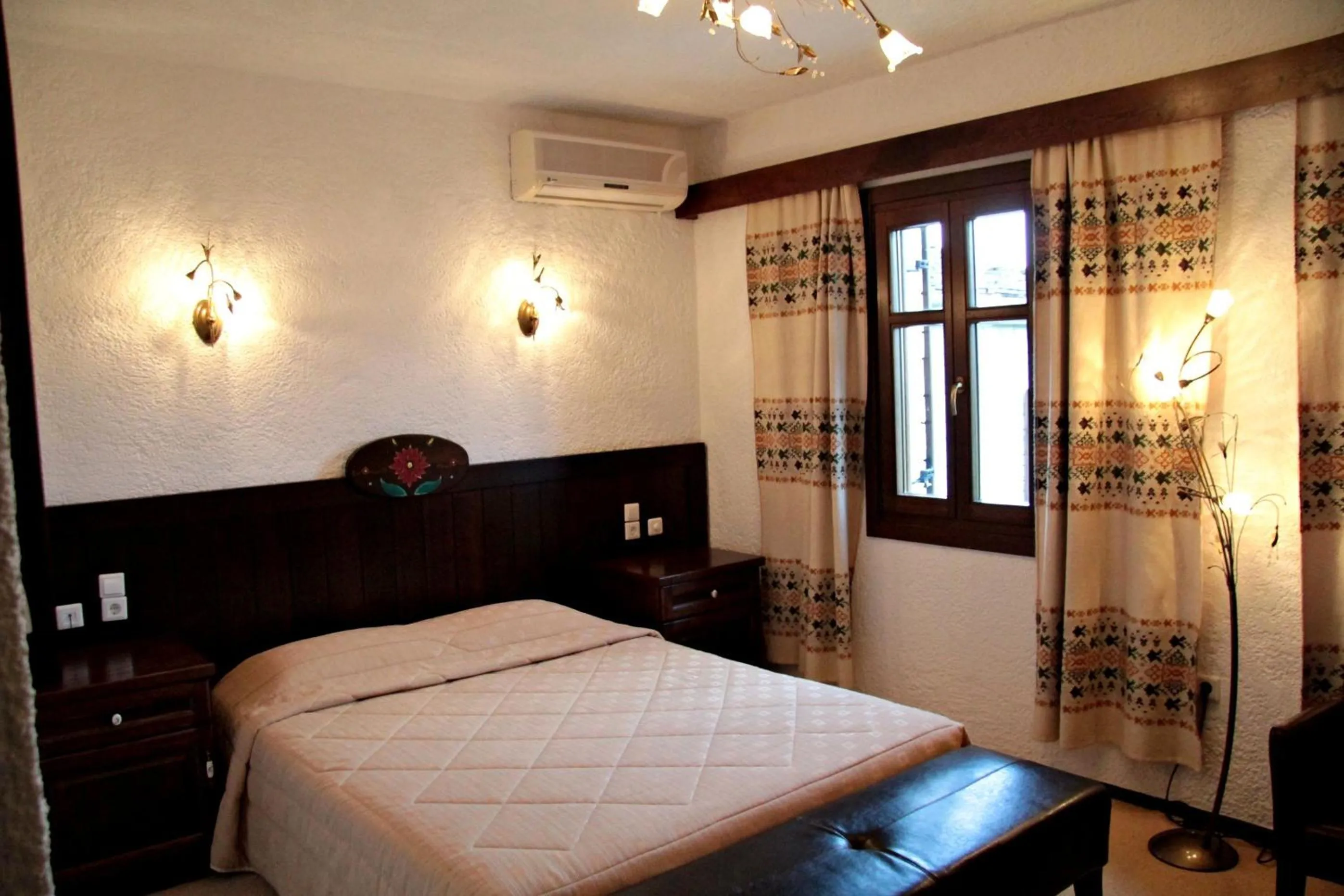 Bed in Hotel Taxiarches