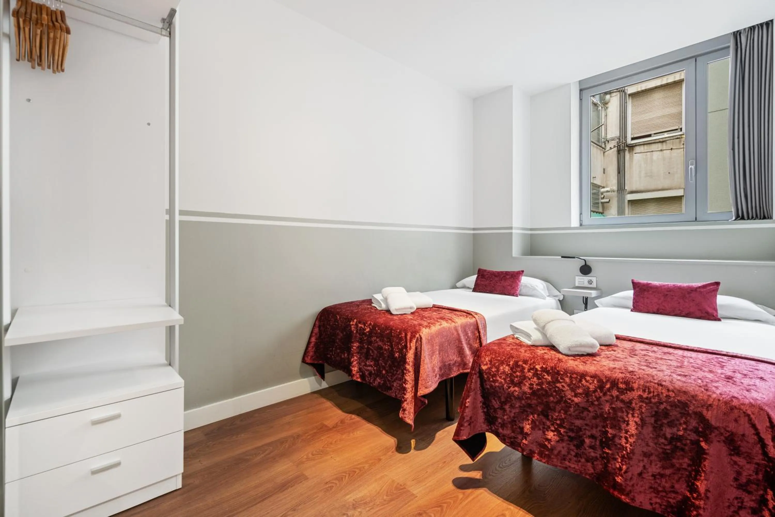 Photo of the whole room, Bed in Sensation Sagrada Familia