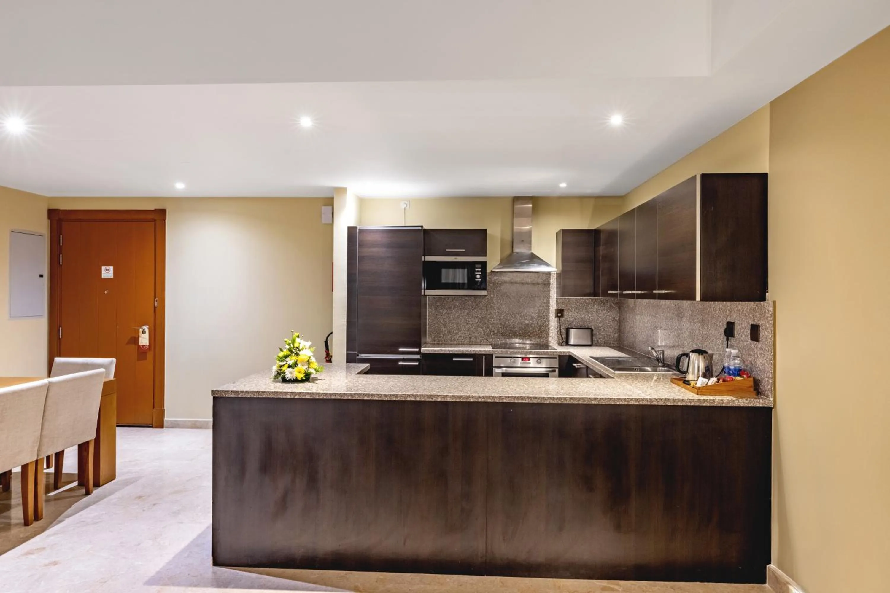 Kitchen or kitchenette in Sifawy Boutique Hotel