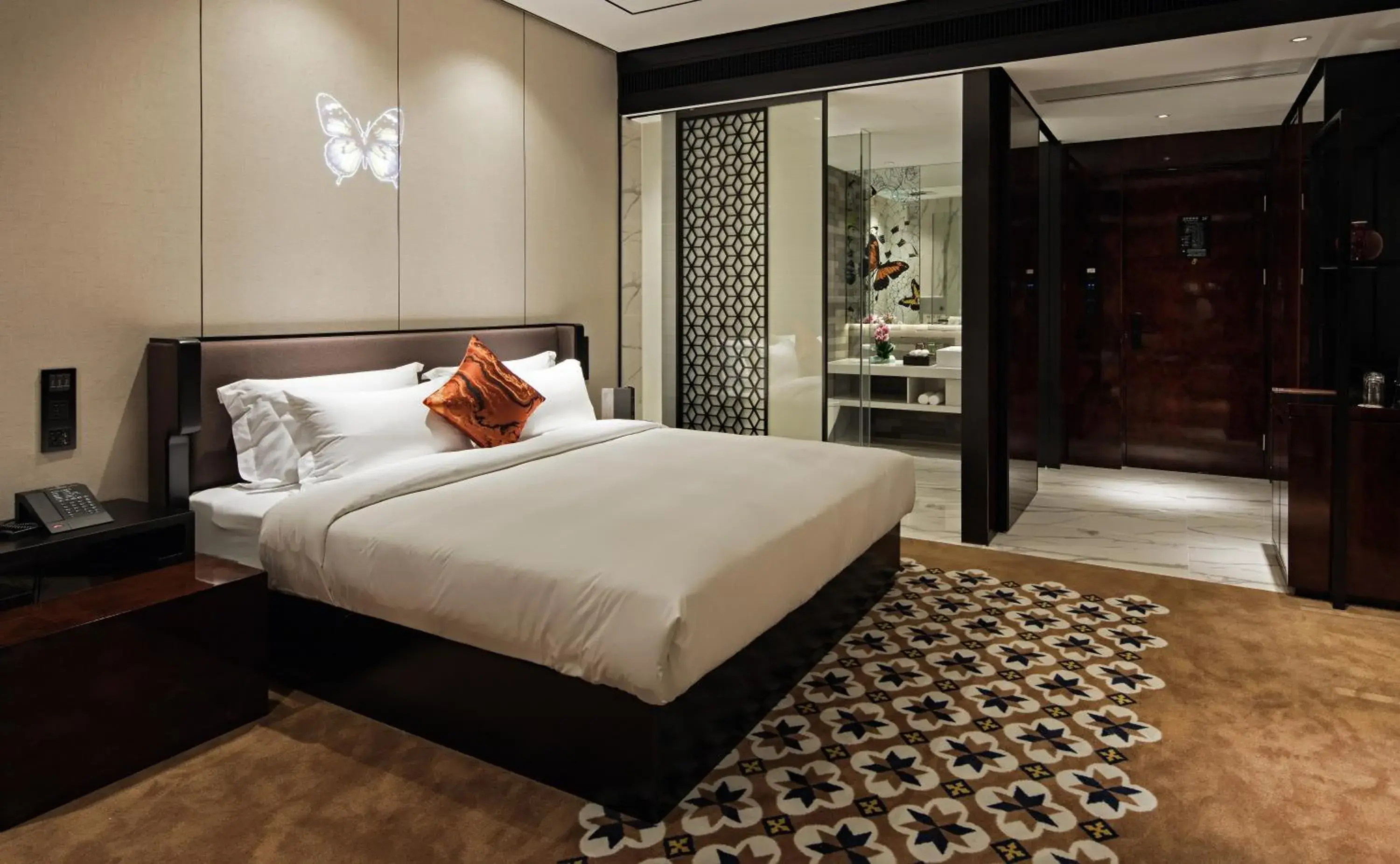 Superior King Room in Paco Hotel Chebeinan Metro Guanghzou-Free Shuttle Bus For Canton Fair Superior King Room in Paco Hotel Chebeinan Metro Guanghzou-Free Shuttle Bus For Canton Fair