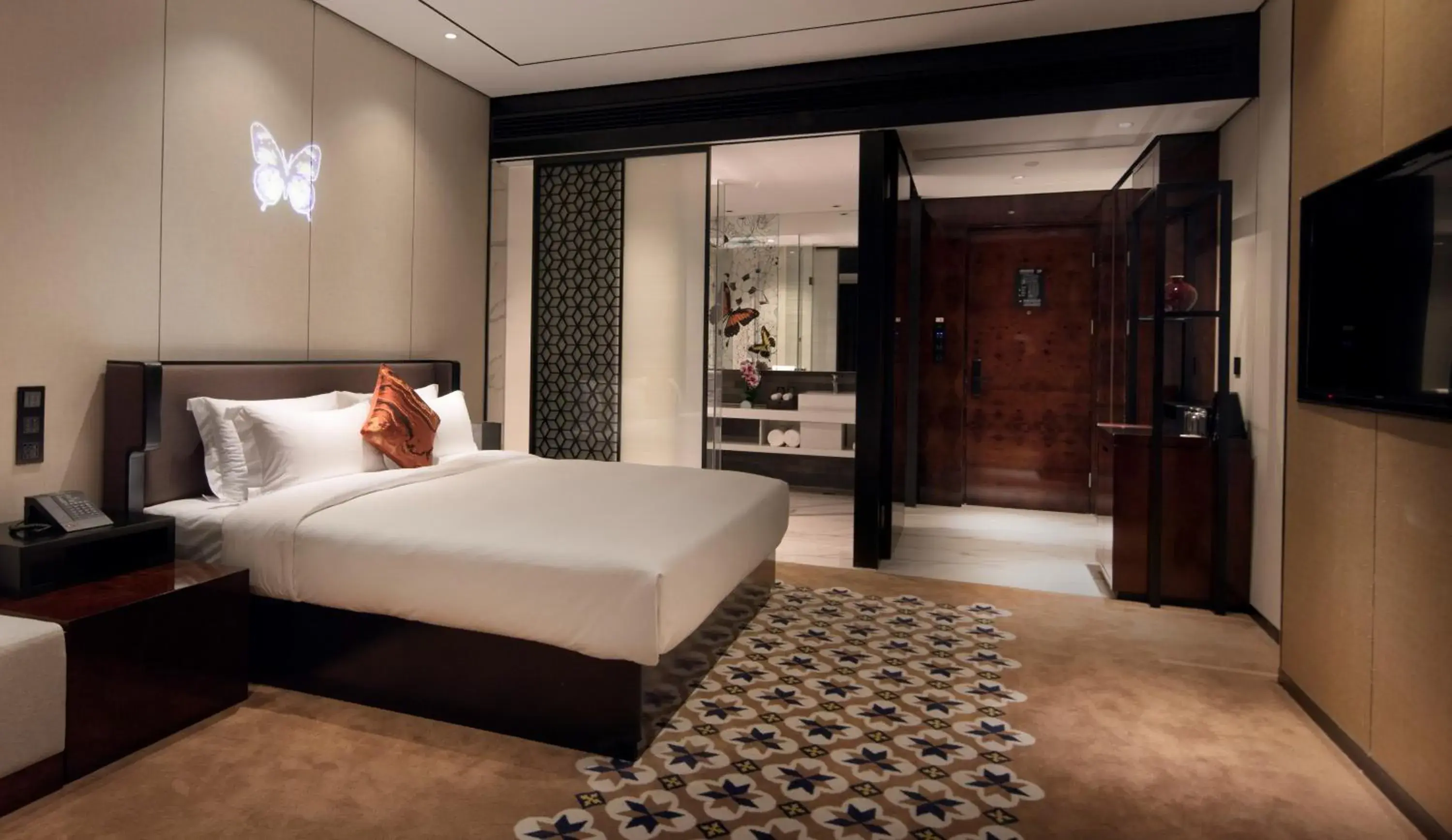 Executive King Room in Paco Hotel Chebeinan Metro Guanghzou-Free Shuttle Bus For Canton Fair Executive King Room in Paco Hotel Chebeinan Metro Guanghzou-Free Shuttle Bus For Canton Fair