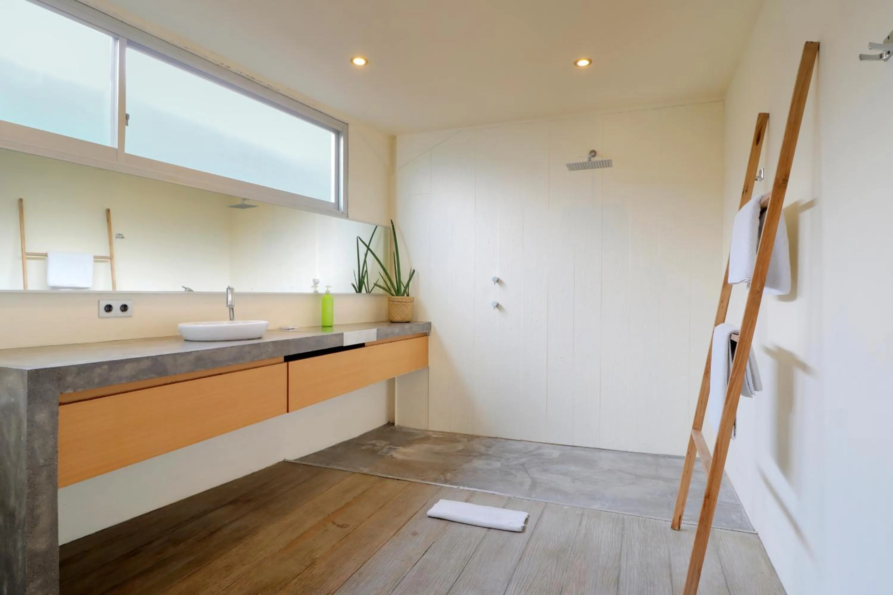 Bathroom in Clio Apartment