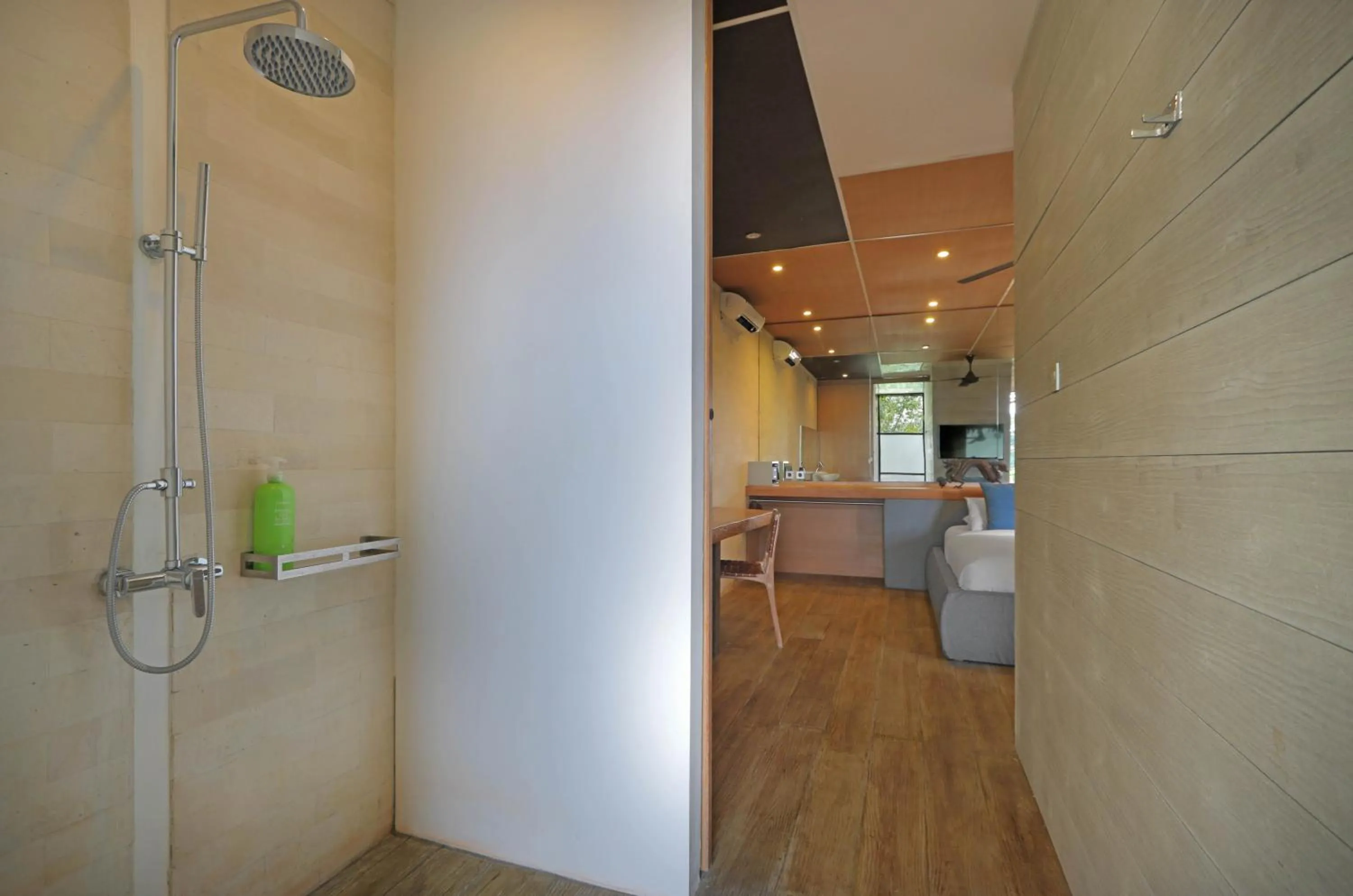 Shower in Clio Apartment