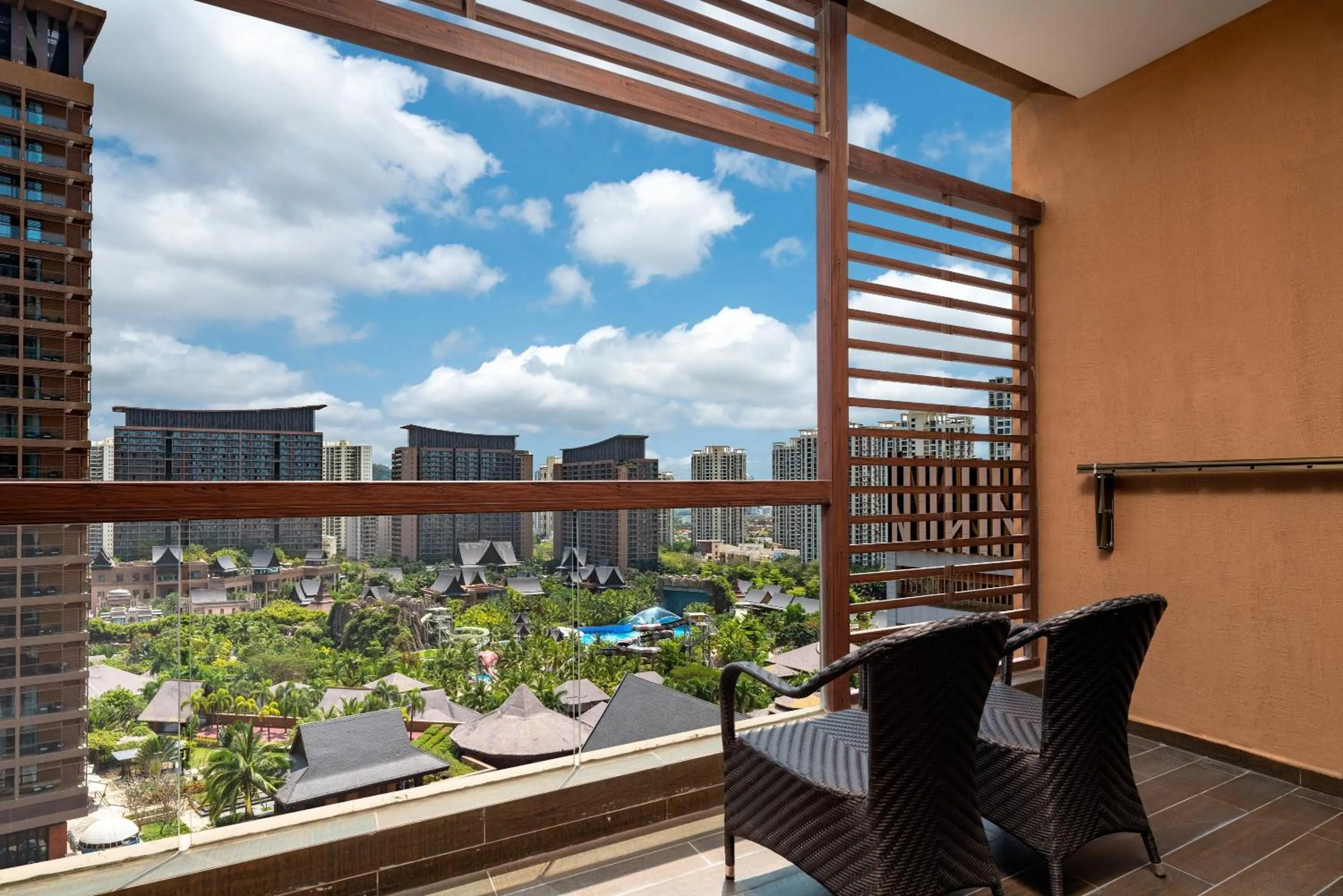 Balcony/Terrace in Mangrove Tree Resort World Sanya Bay-Coconut