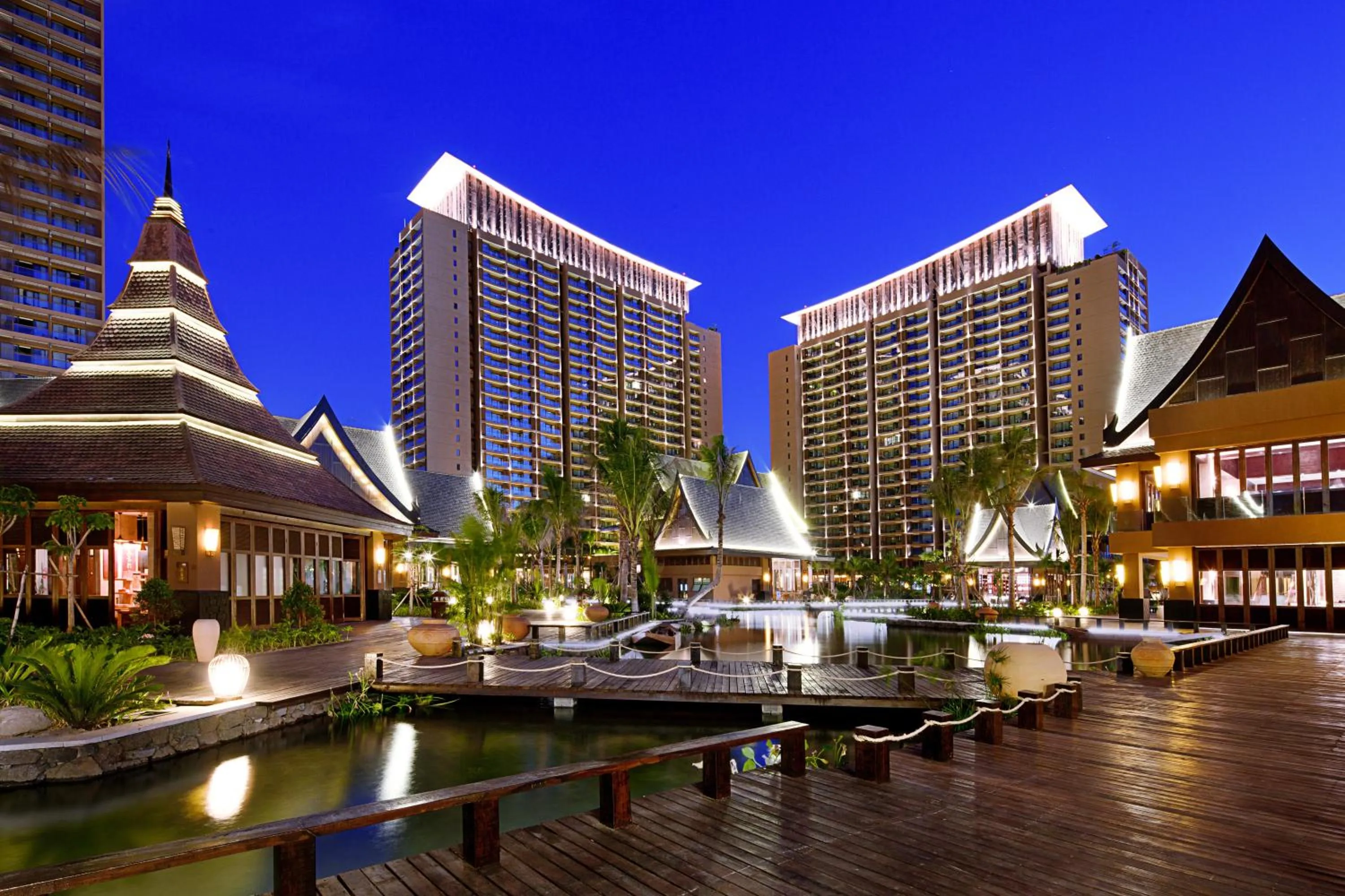 Property building in Mangrove Tree Resort World Sanya Bay-Coconut