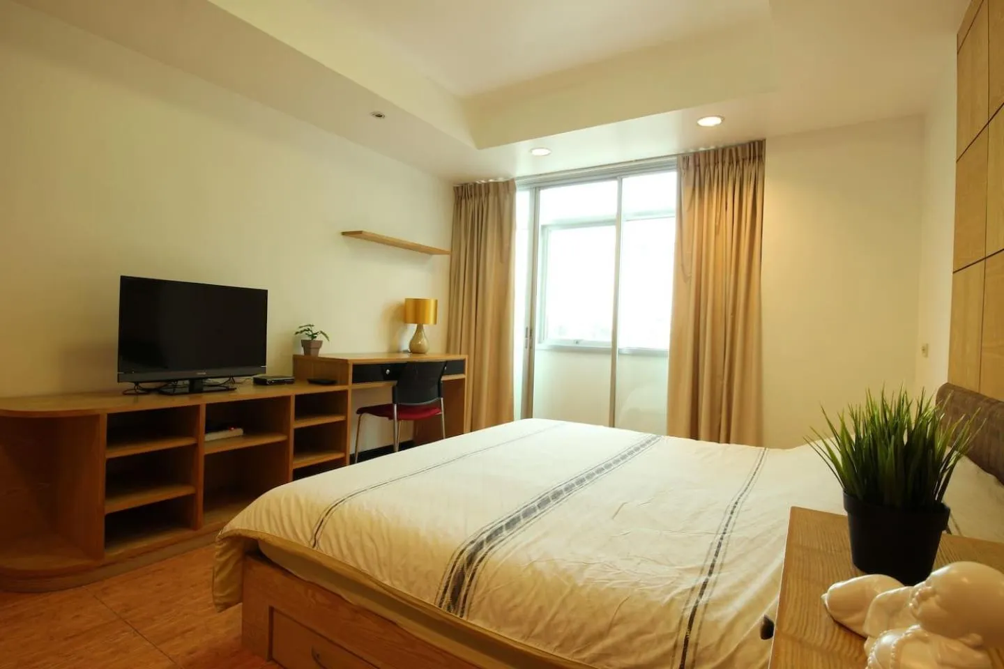 Bed in Serena Sathorn Suites