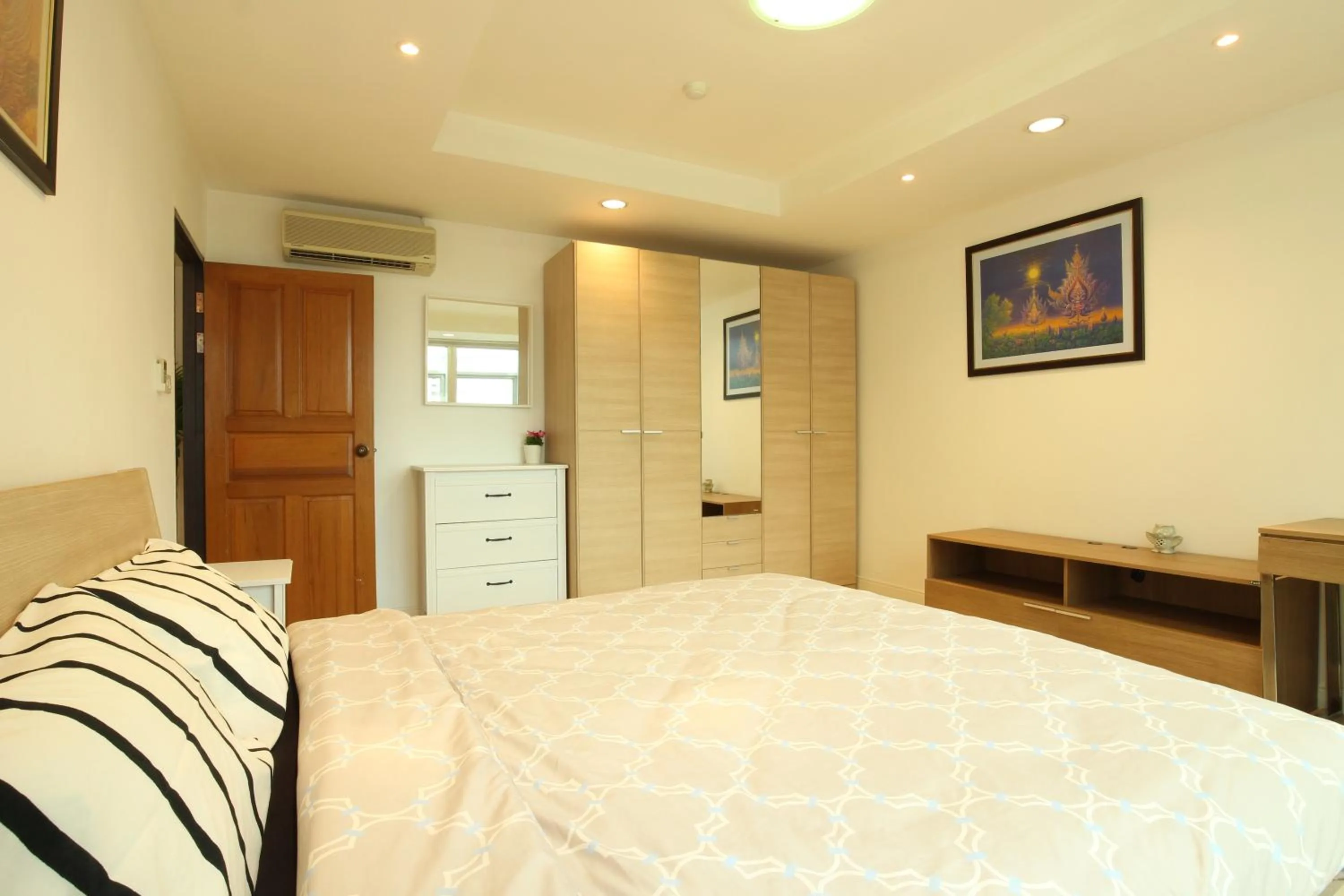 Bedroom, Bed in Serena Sathorn Suites