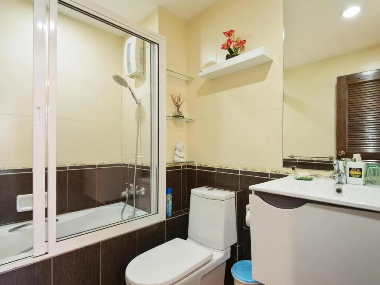 Serena Sathorn Suites