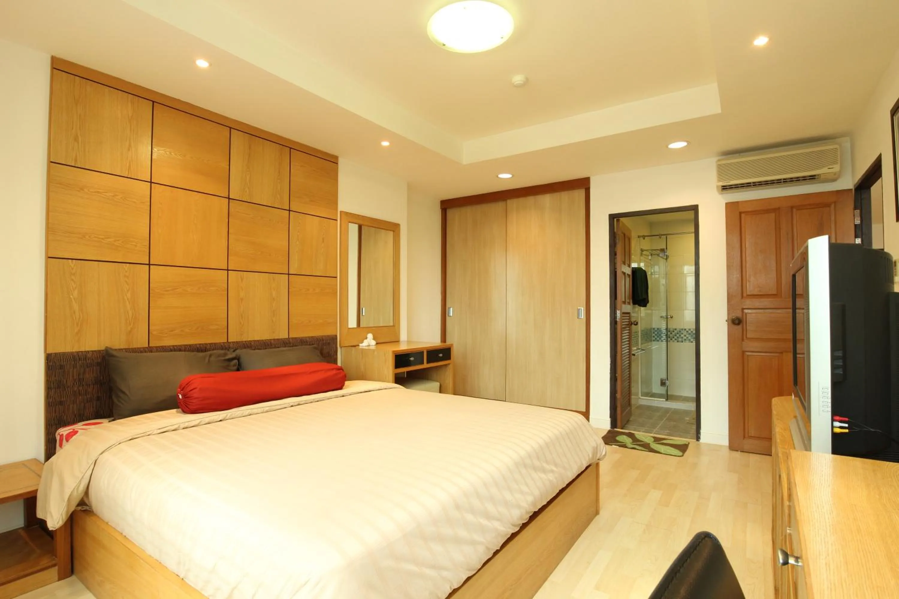 Bedroom, Bed in Serena Sathorn Suites