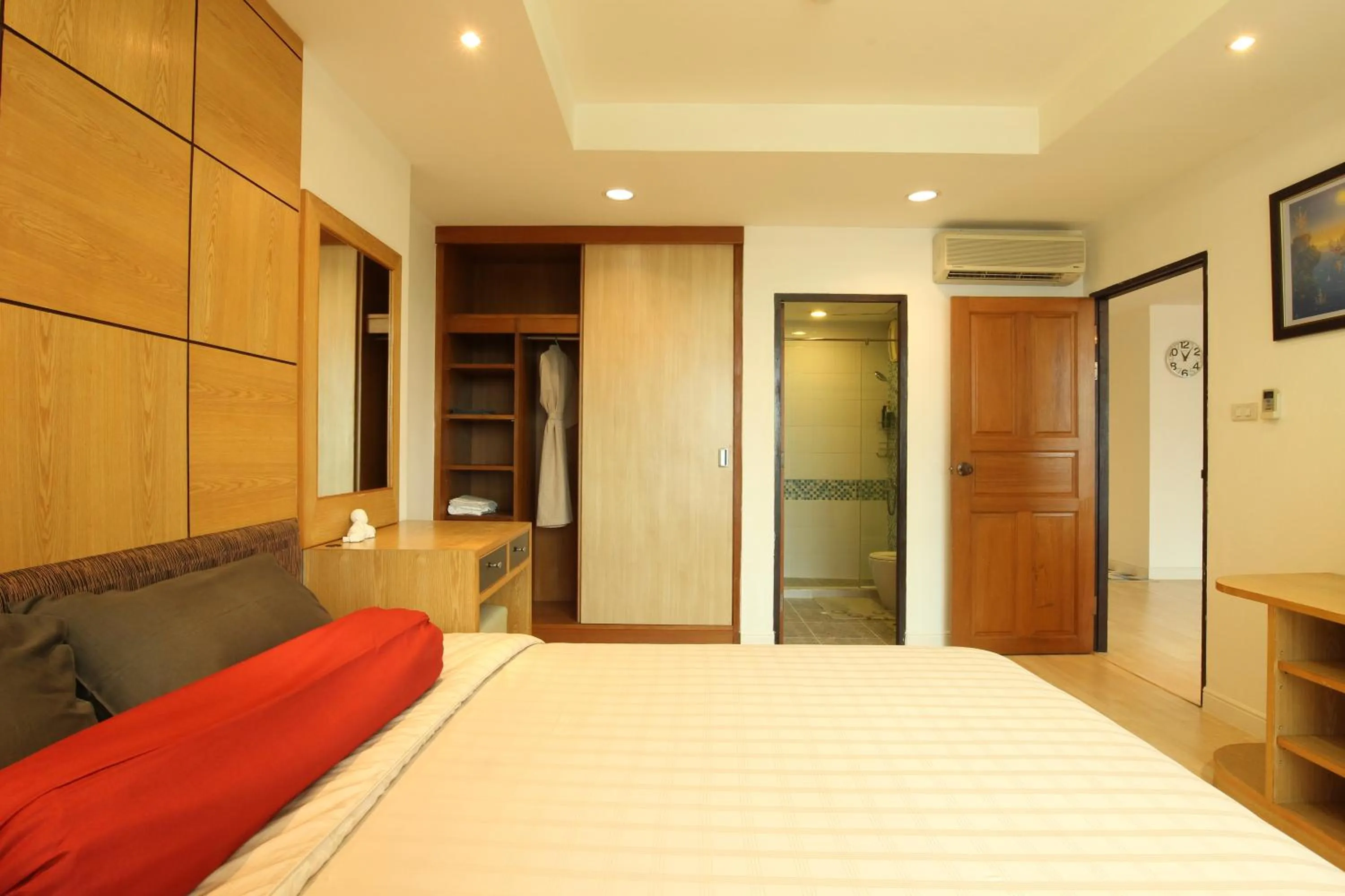 Bedroom, Bed in Serena Sathorn Suites