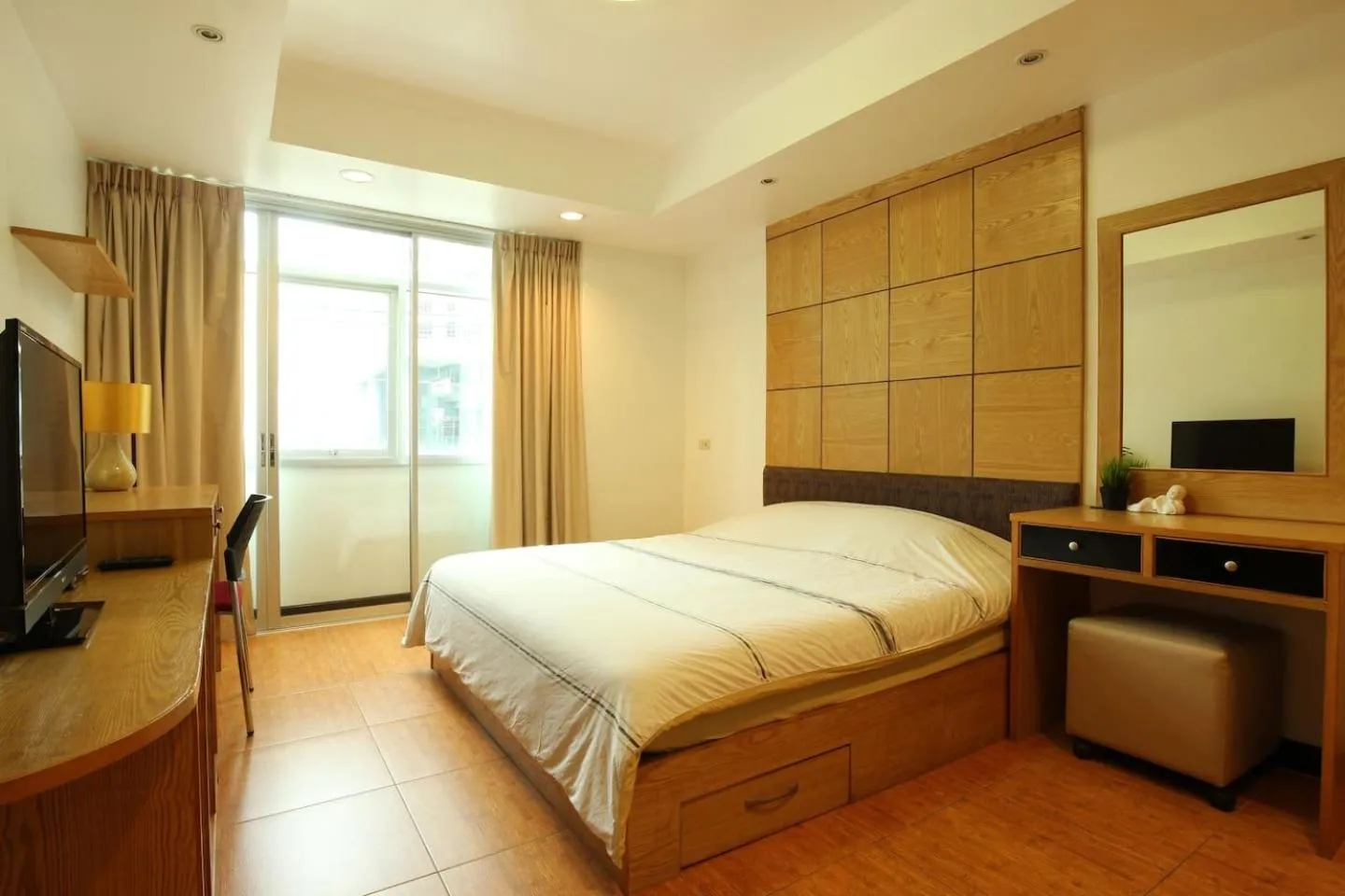 Bedroom, Bed in Serena Sathorn Suites