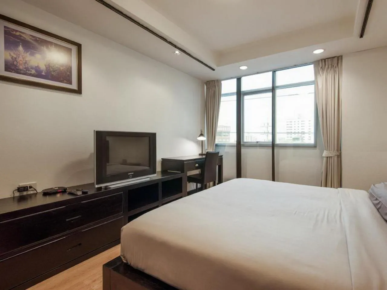 Bed in Serena Sathorn Suites