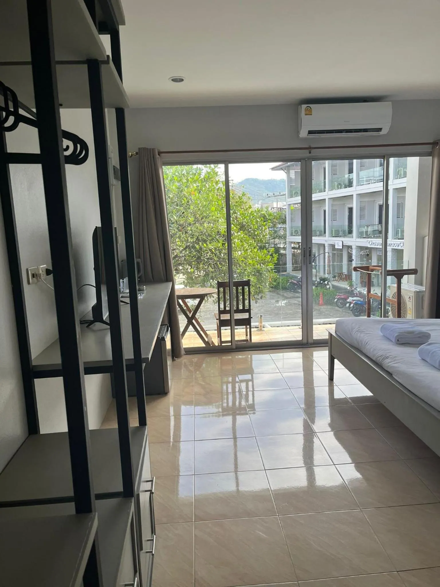 Property building, Bed in Chaweng Terrace