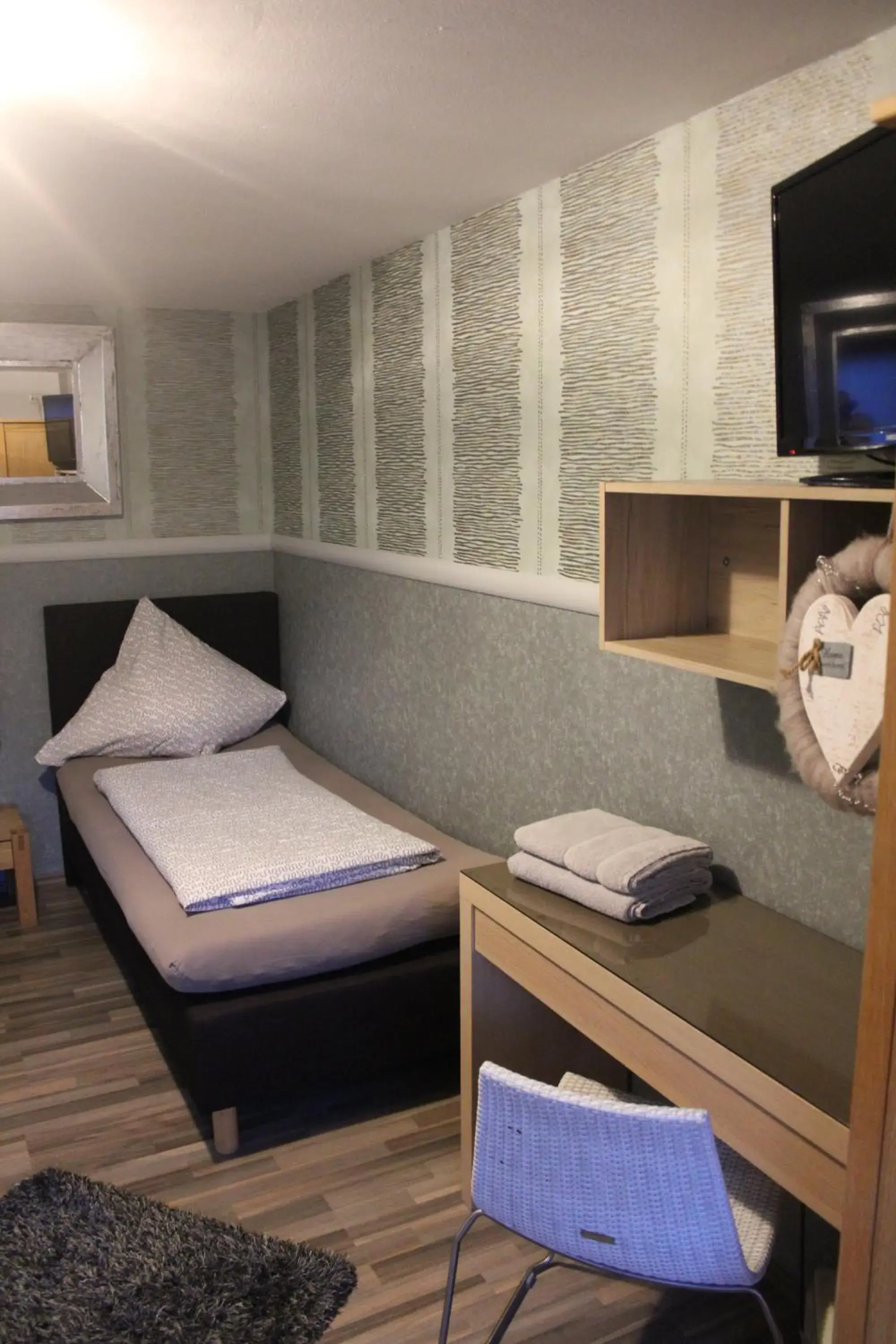 Double Room with Shared Bathroom - single occupancy in Chaplin Double Room with Shared Bathroom - single occupancy in Chaplin