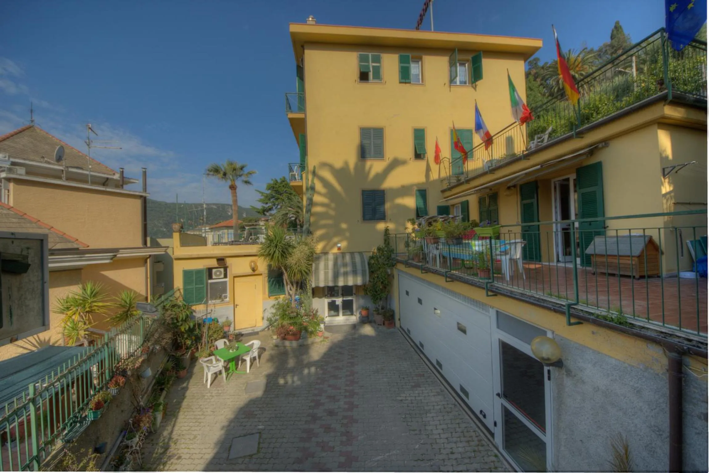 Property building in Hotel Deutsche Familien