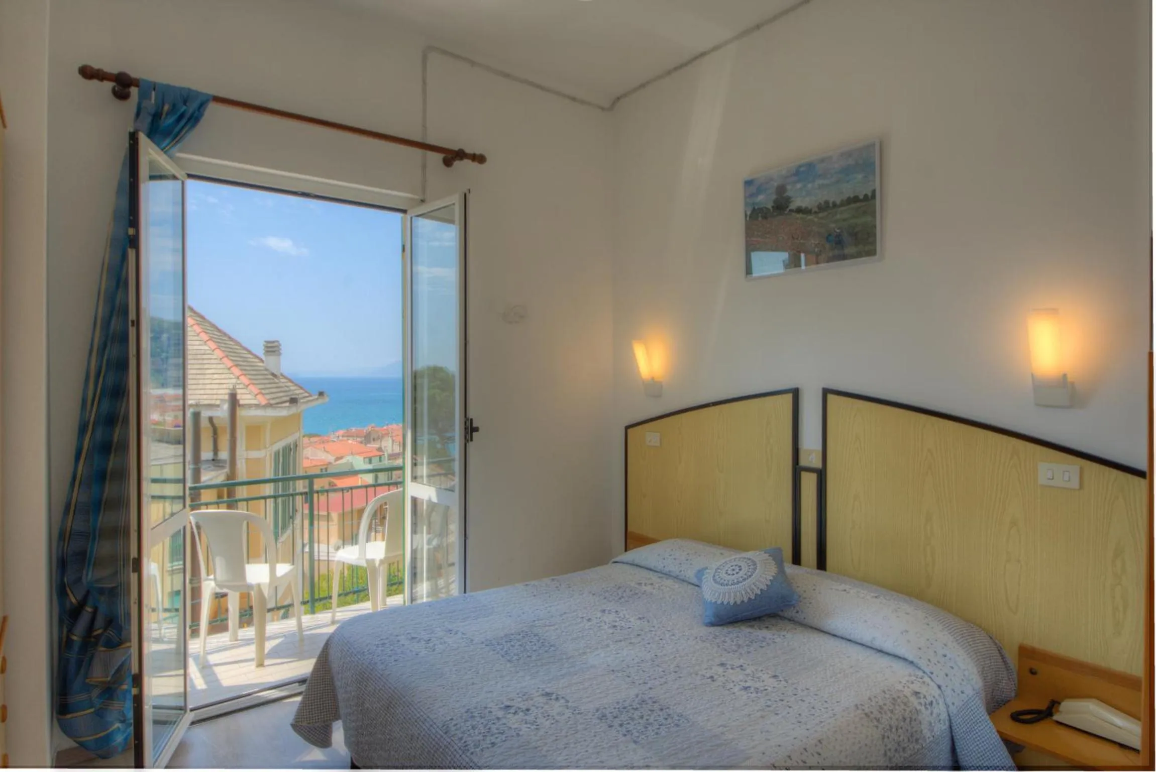 Photo of the whole room, Bed in Hotel Deutsche Familien