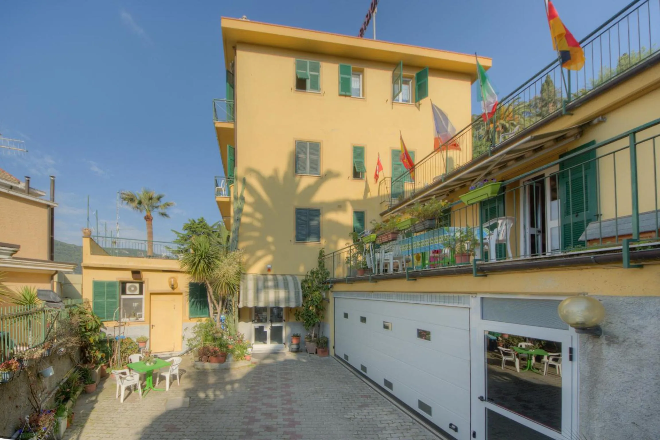 Property building in Hotel Deutsche Familien