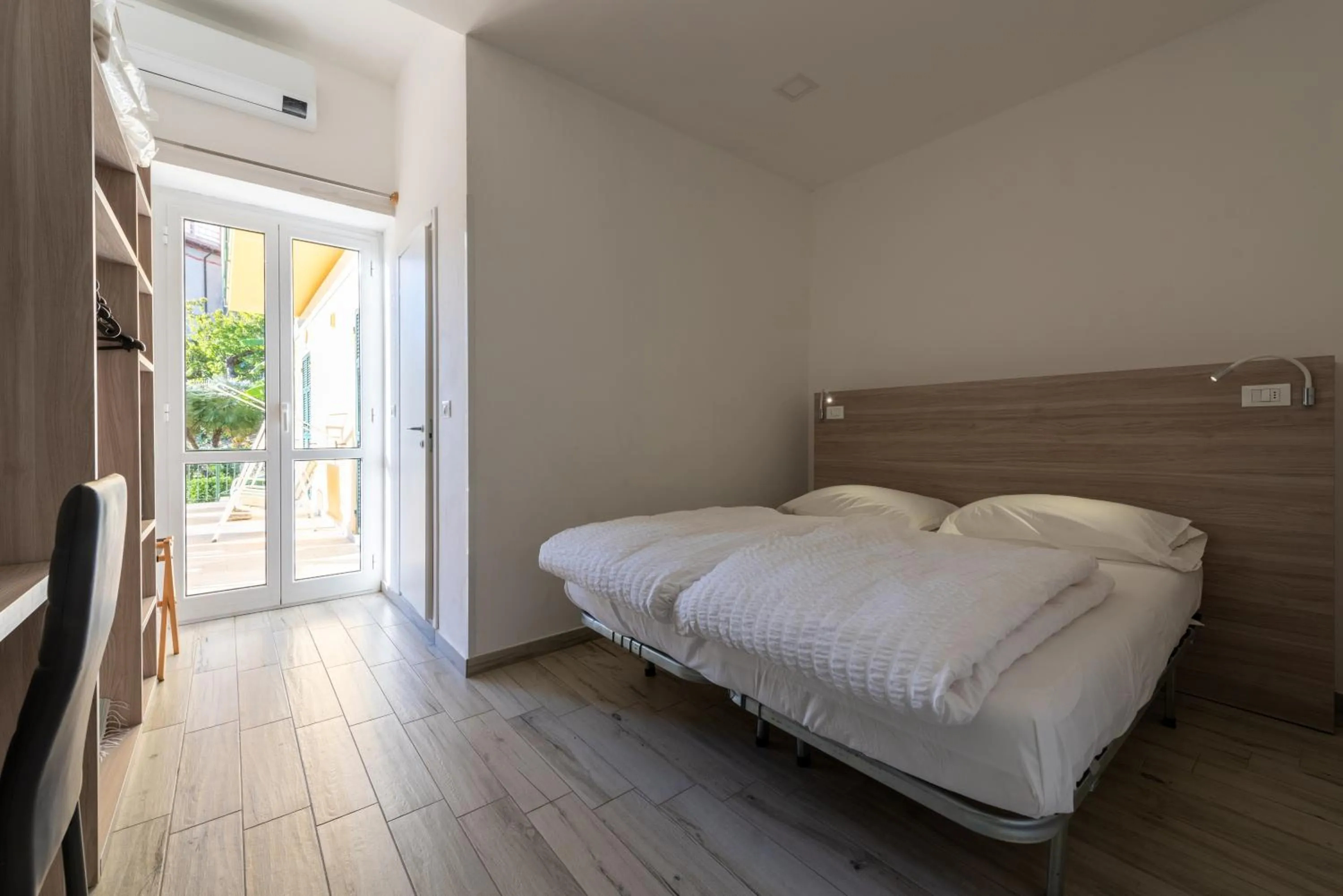 Photo of the whole room, Bed in Hotel Deutsche Familien