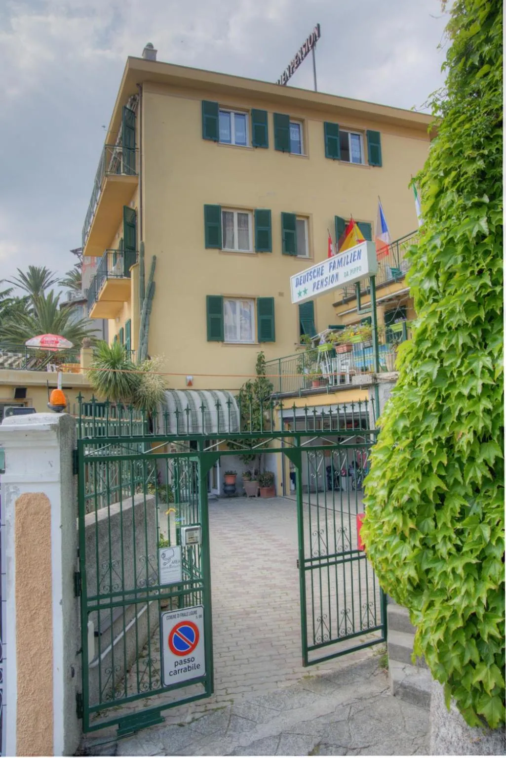 Property building in Hotel Deutsche Familien