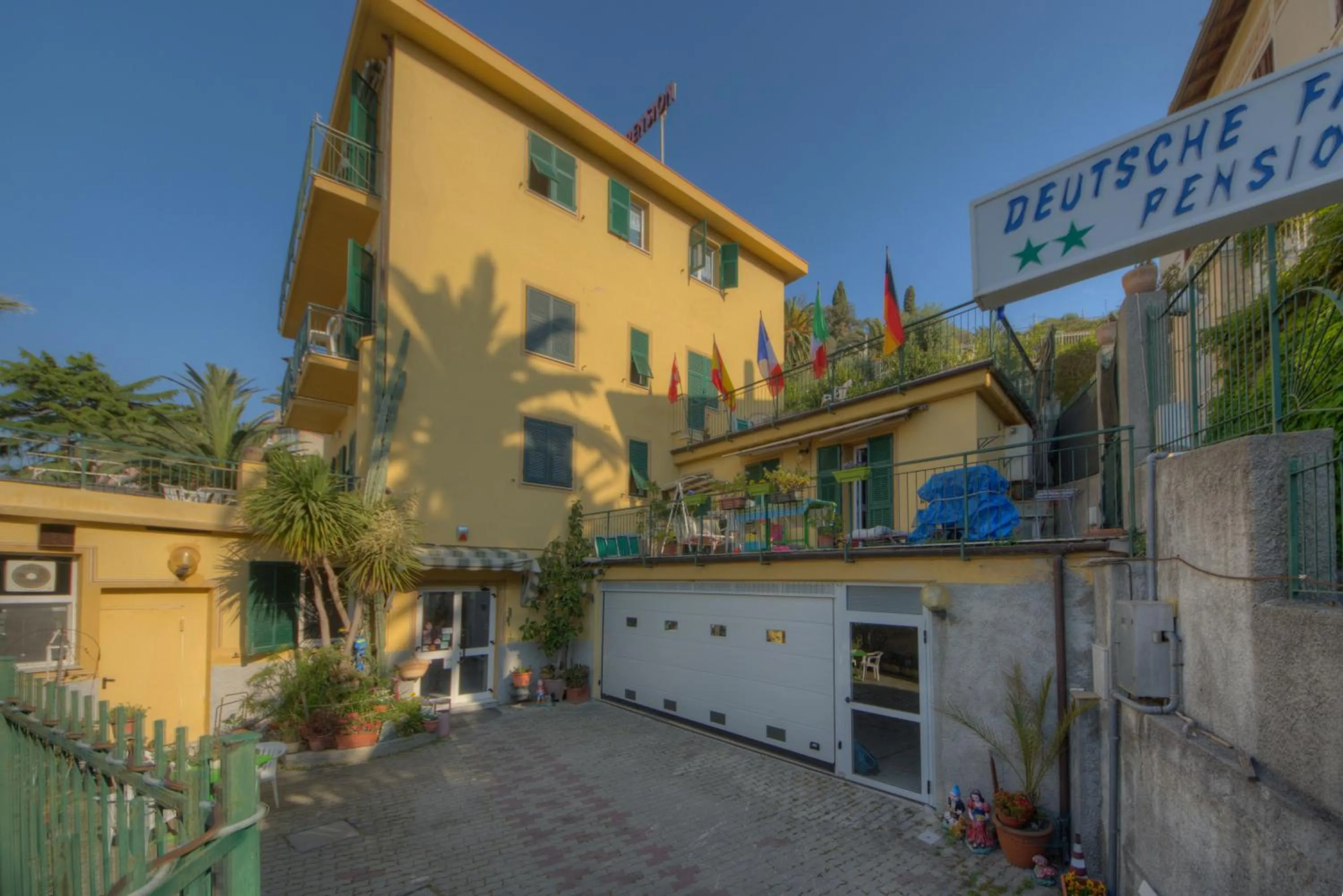 Property building in Hotel Deutsche Familien