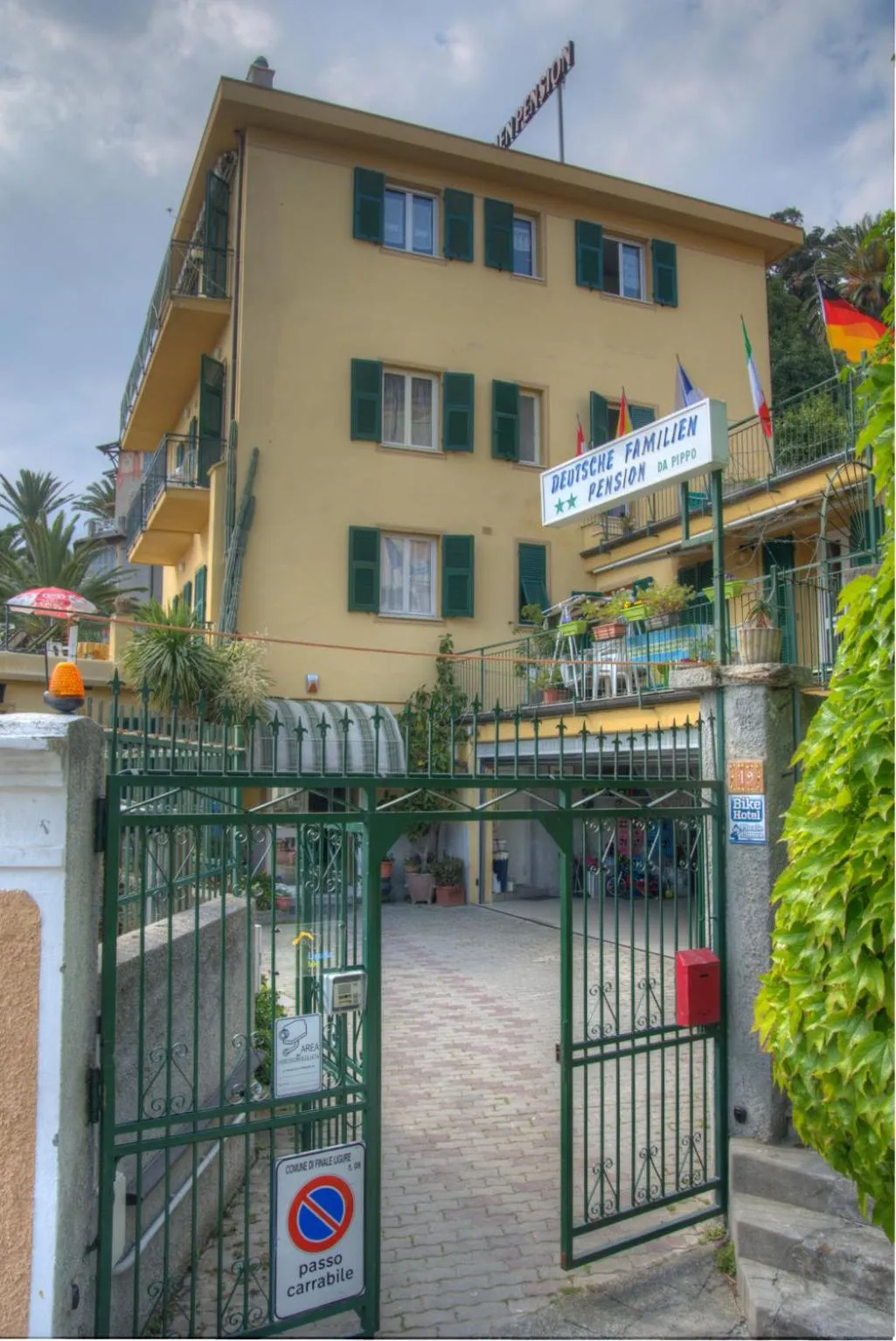 Property building in Hotel Deutsche Familien