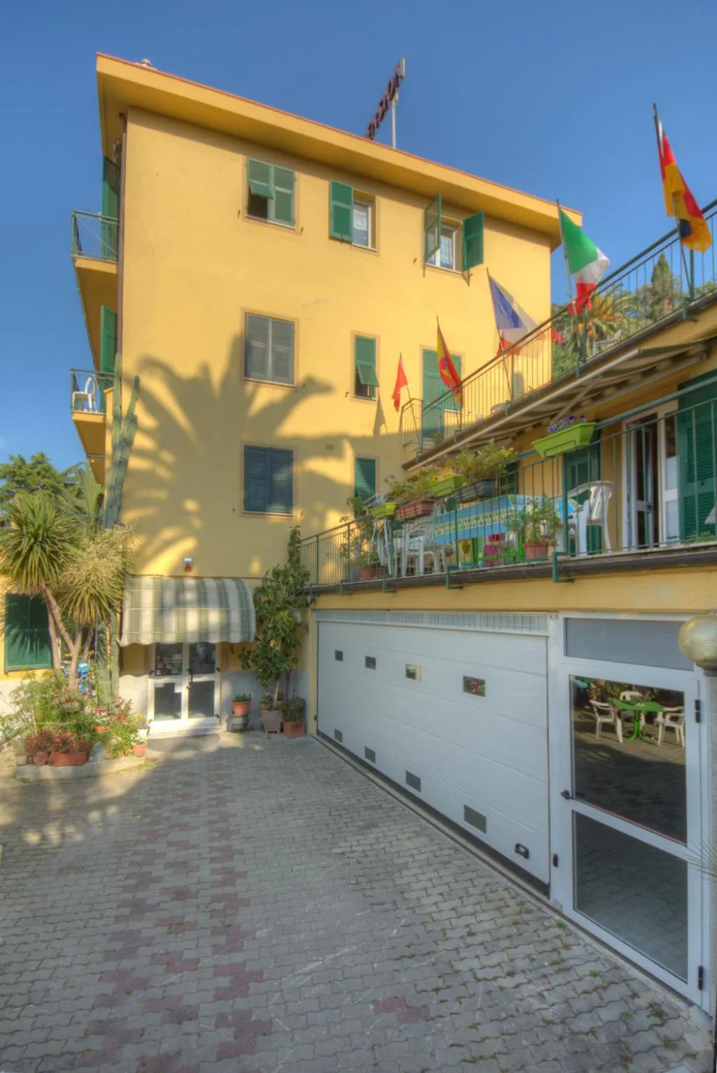 Property building in Hotel Deutsche Familien