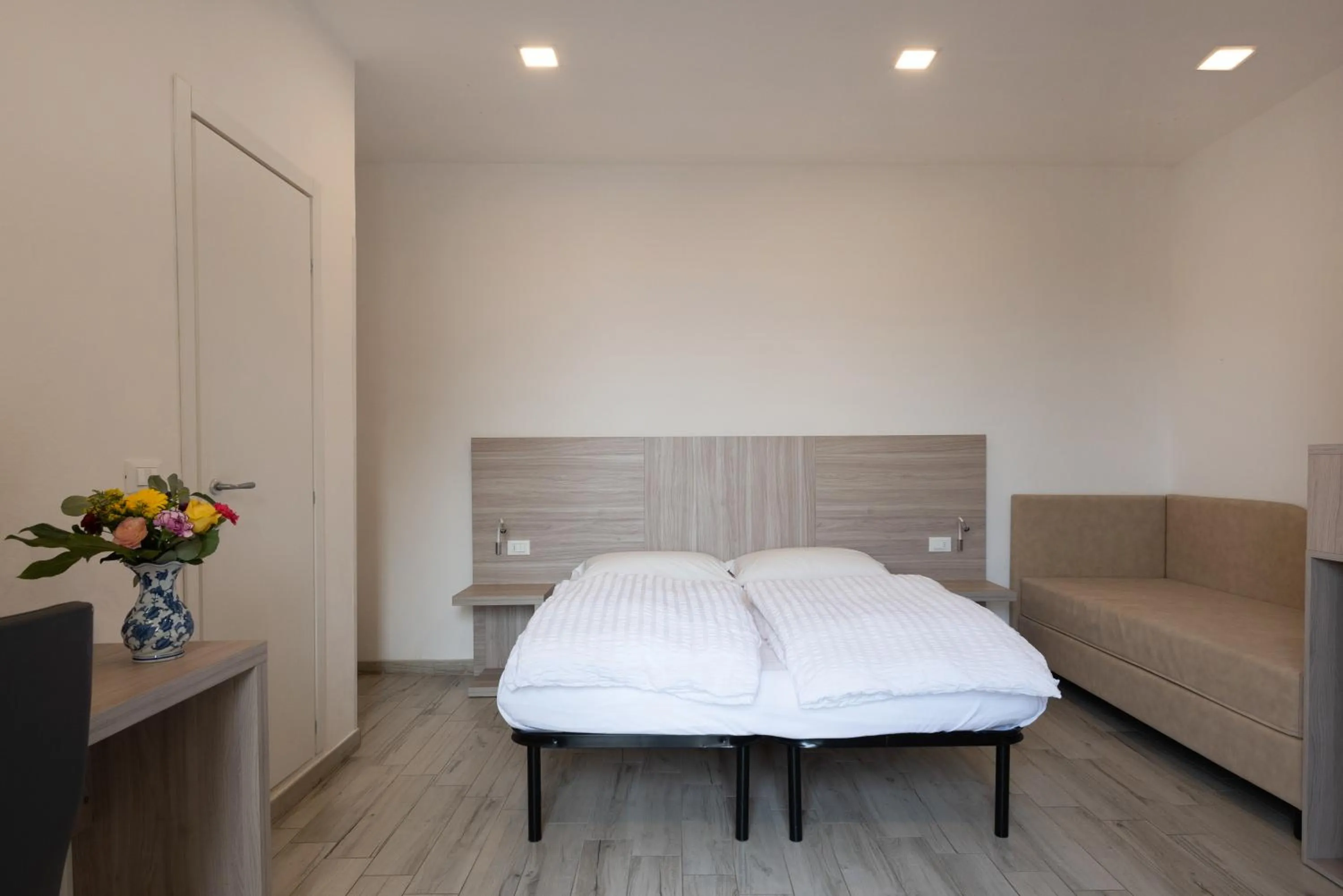 Photo of the whole room, Bed in Hotel Deutsche Familien